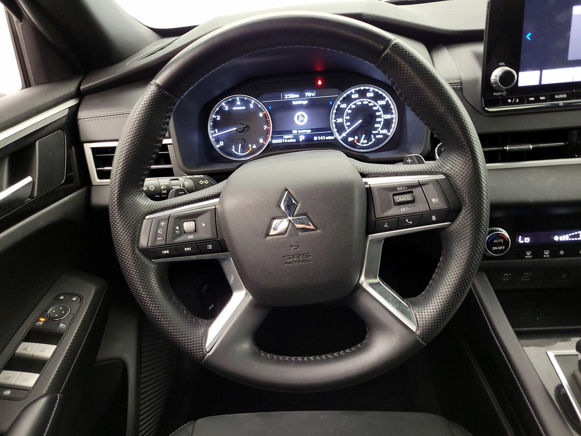 Thumbnail: 2022 Mitsubishi Outlander - 10