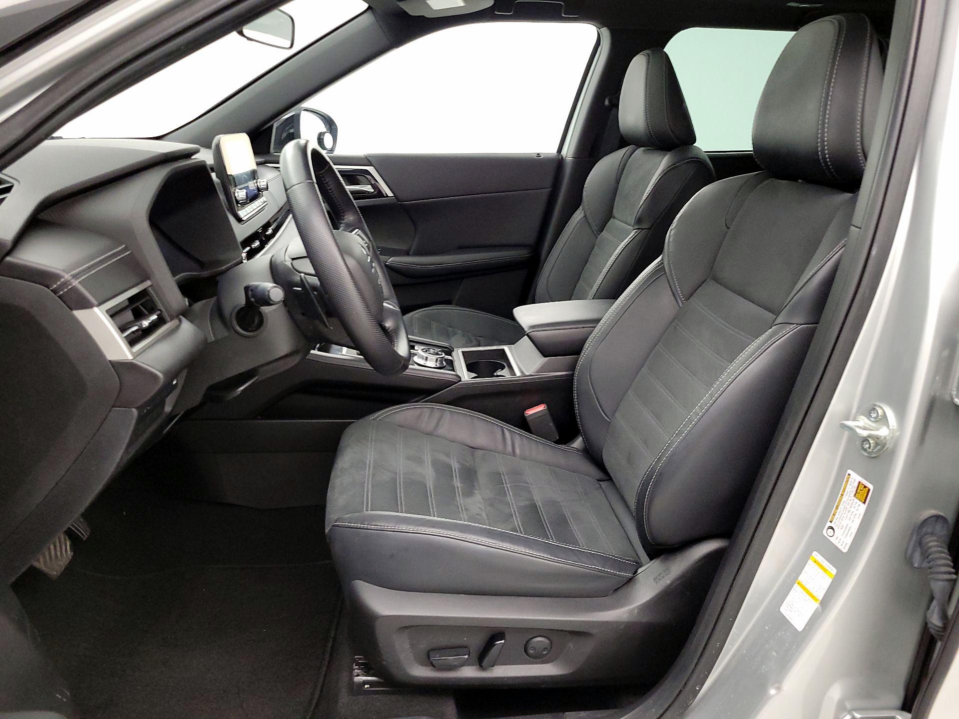 Thumbnail: 2022 Mitsubishi Outlander - 11
