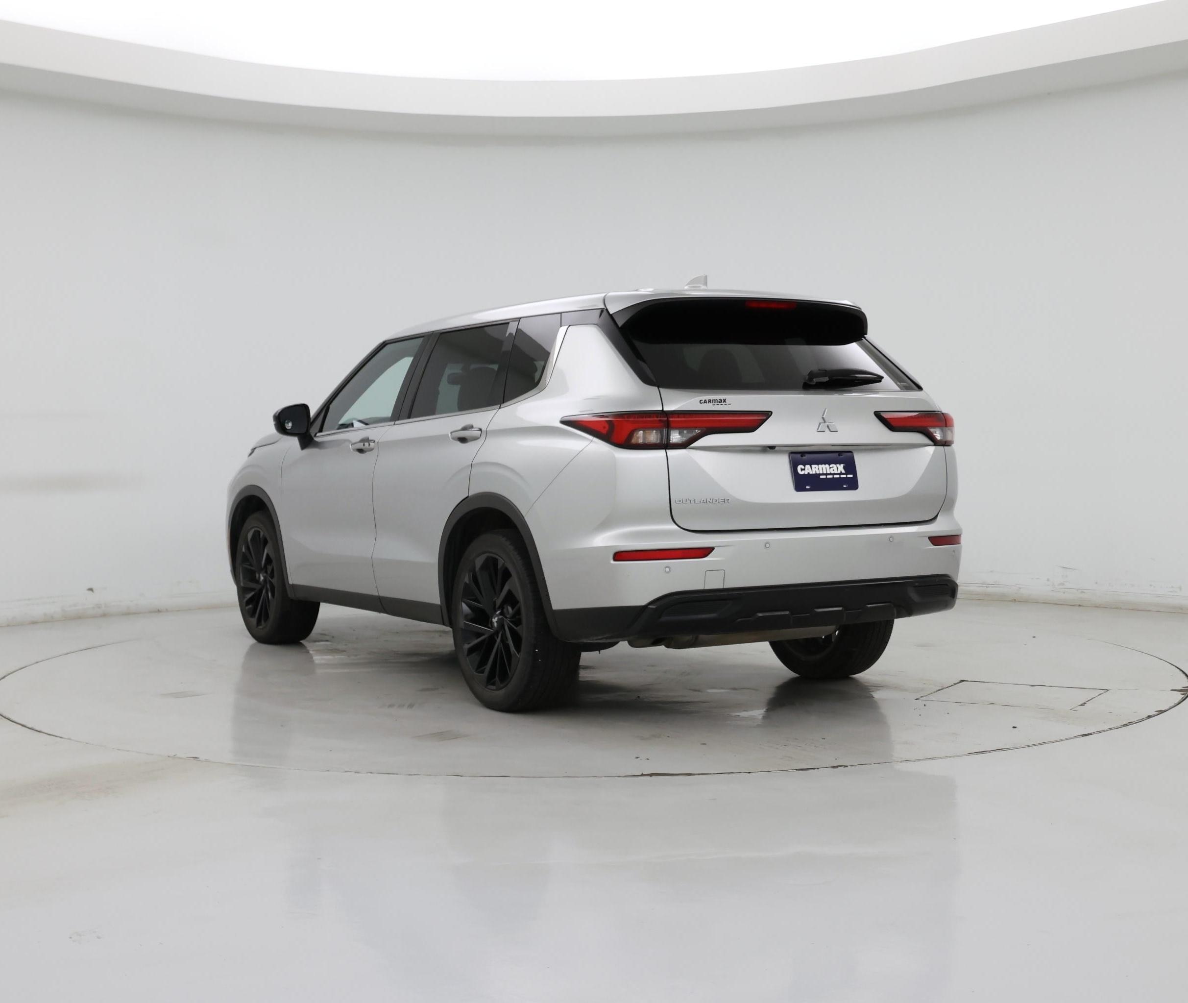 Thumbnail: 2022 Mitsubishi Outlander - 2
