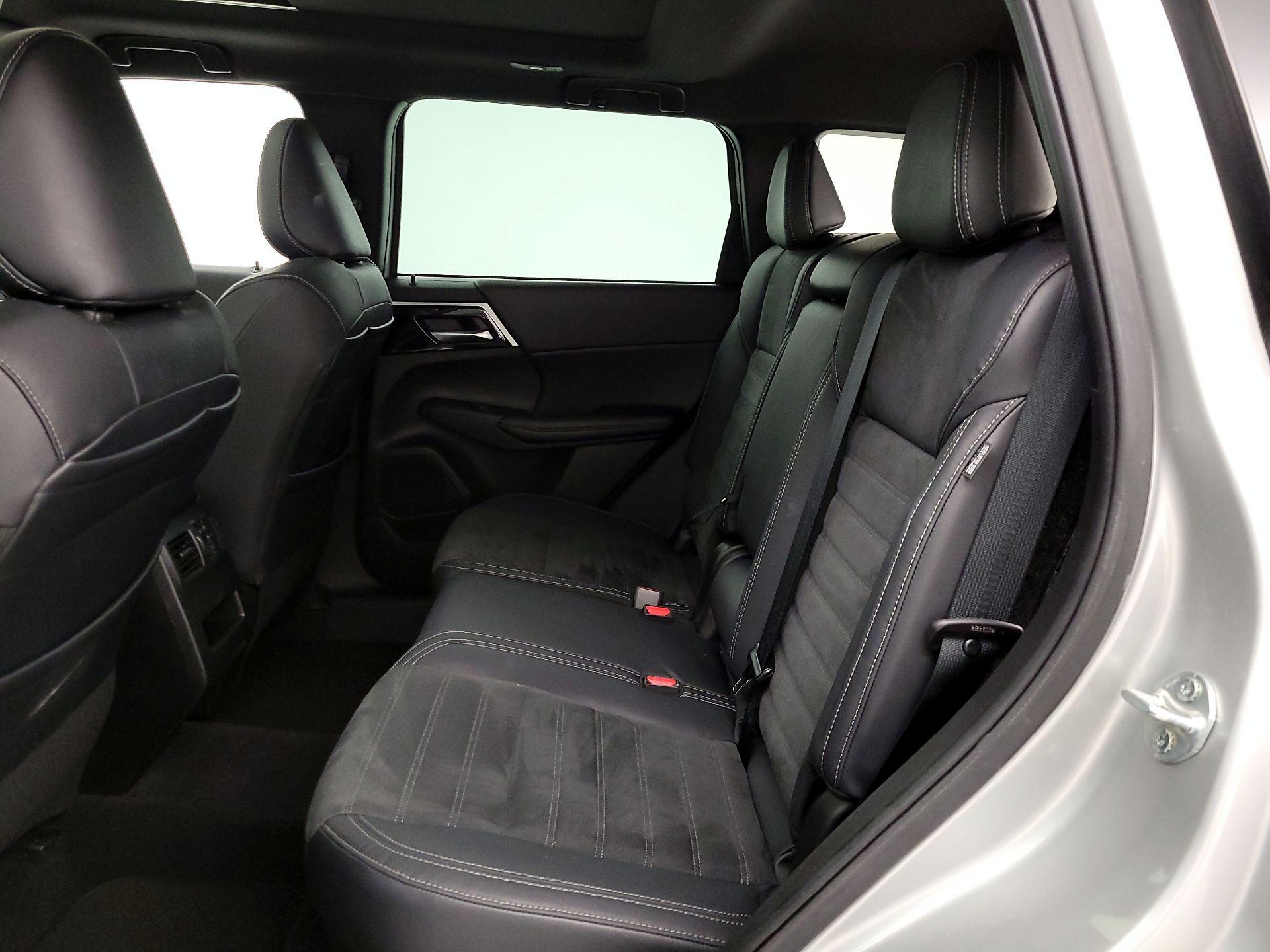 Thumbnail: 2022 Mitsubishi Outlander - 20