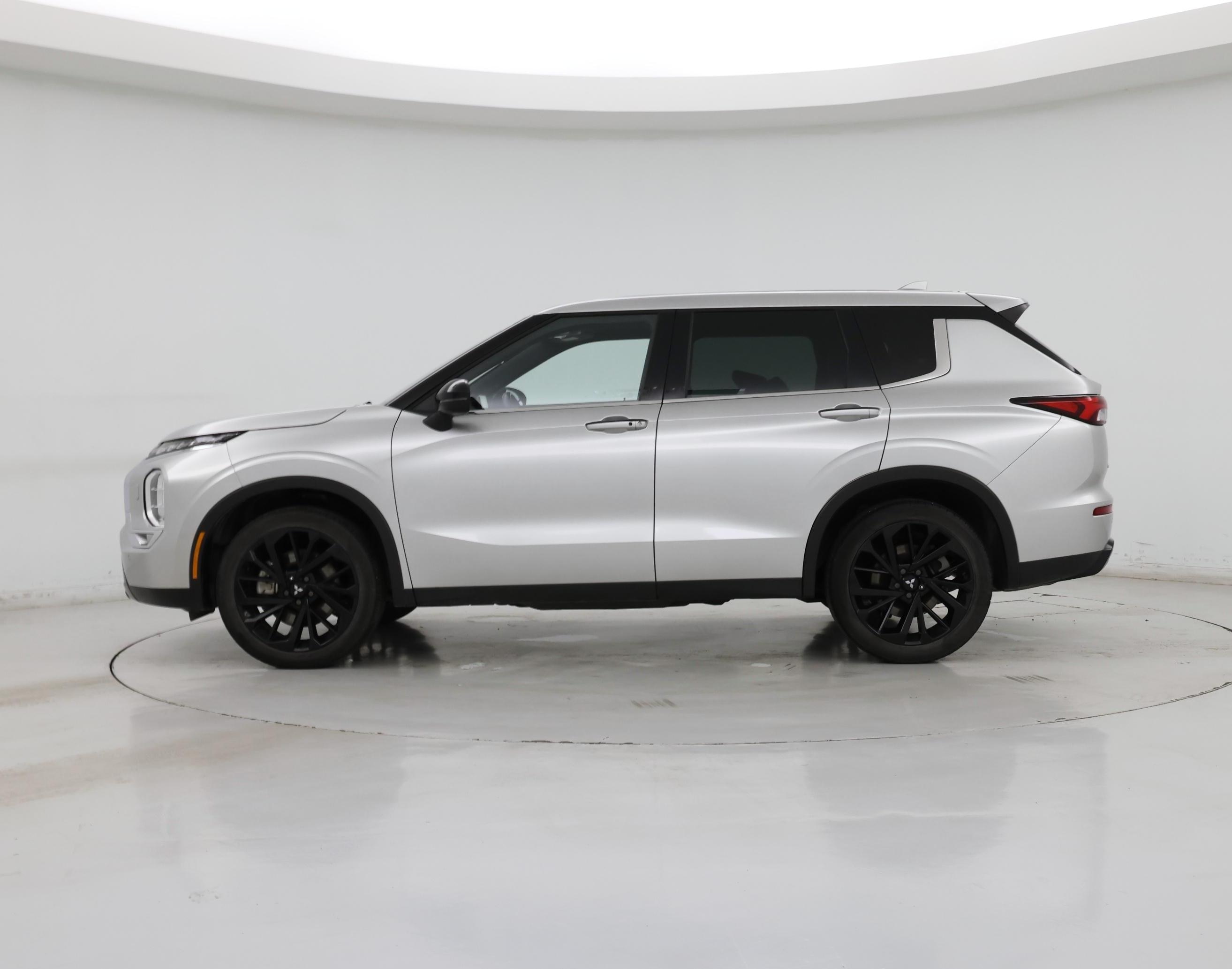 Thumbnail: 2022 Mitsubishi Outlander - 3