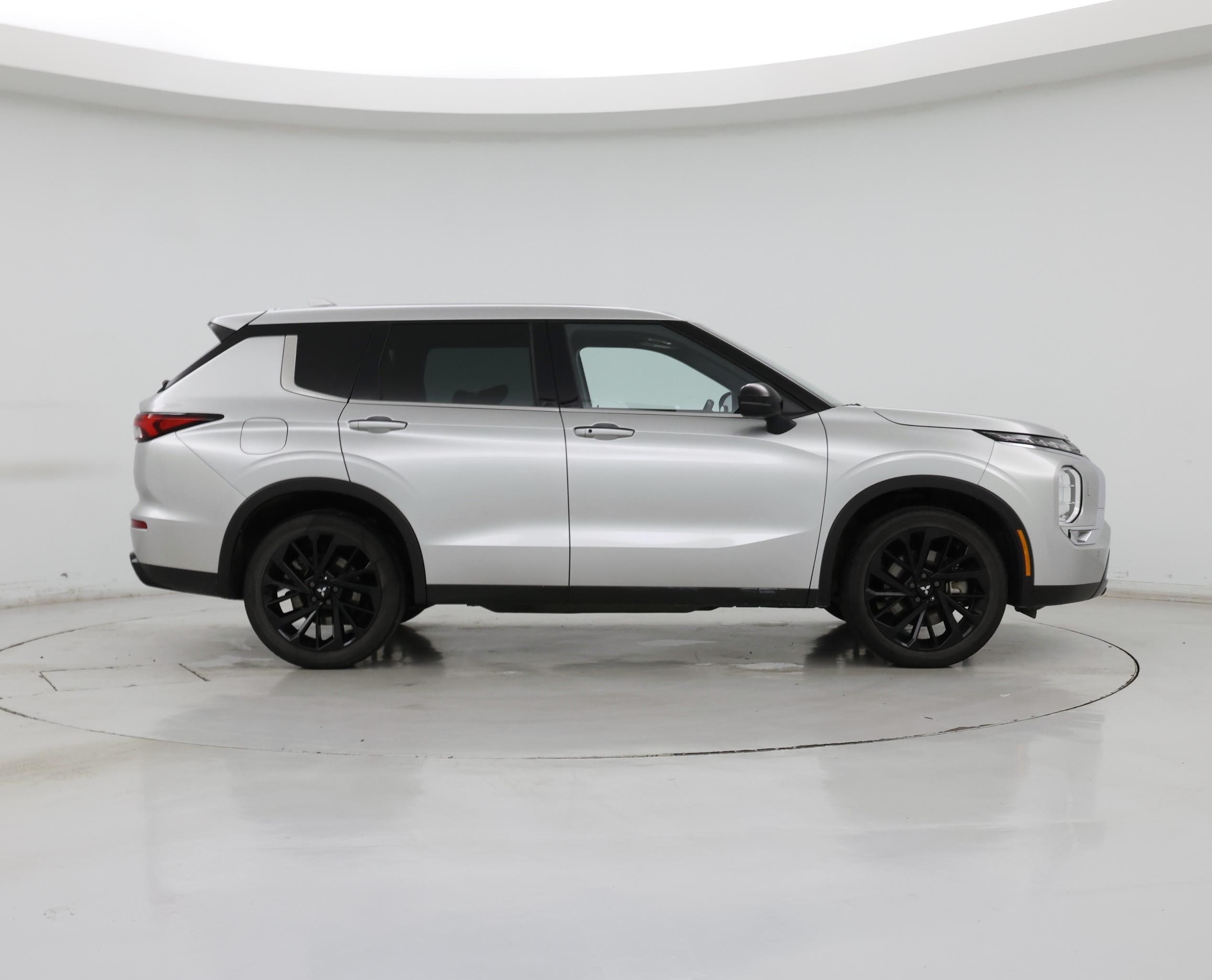 Thumbnail: 2022 Mitsubishi Outlander - 7