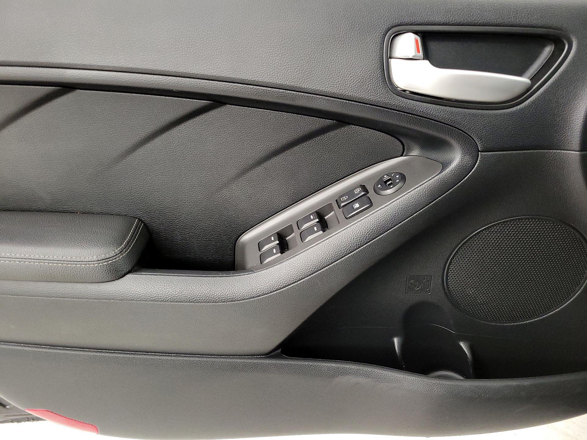 Thumbnail: 2017 Kia Forte - 12