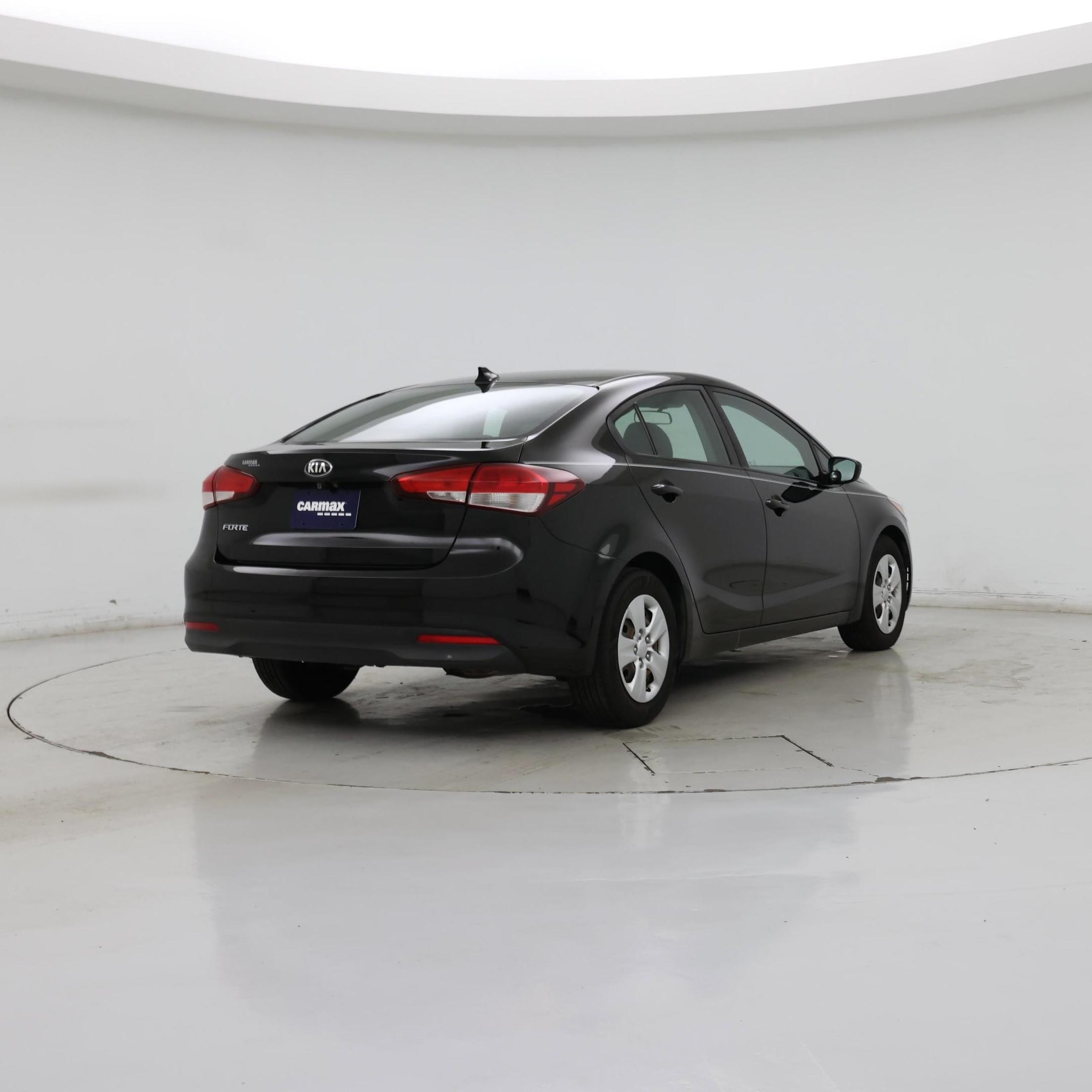 Thumbnail: 2017 Kia Forte - 8