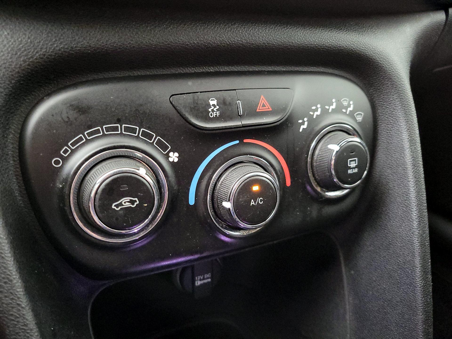 Thumbnail: 2015 Dodge Dart - 15