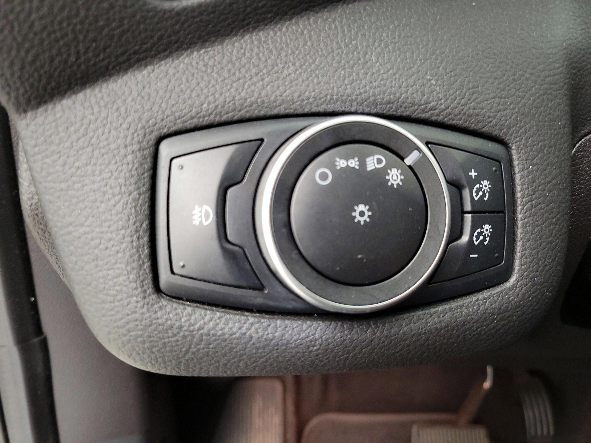 Thumbnail: 2016 Ford Escape - 13