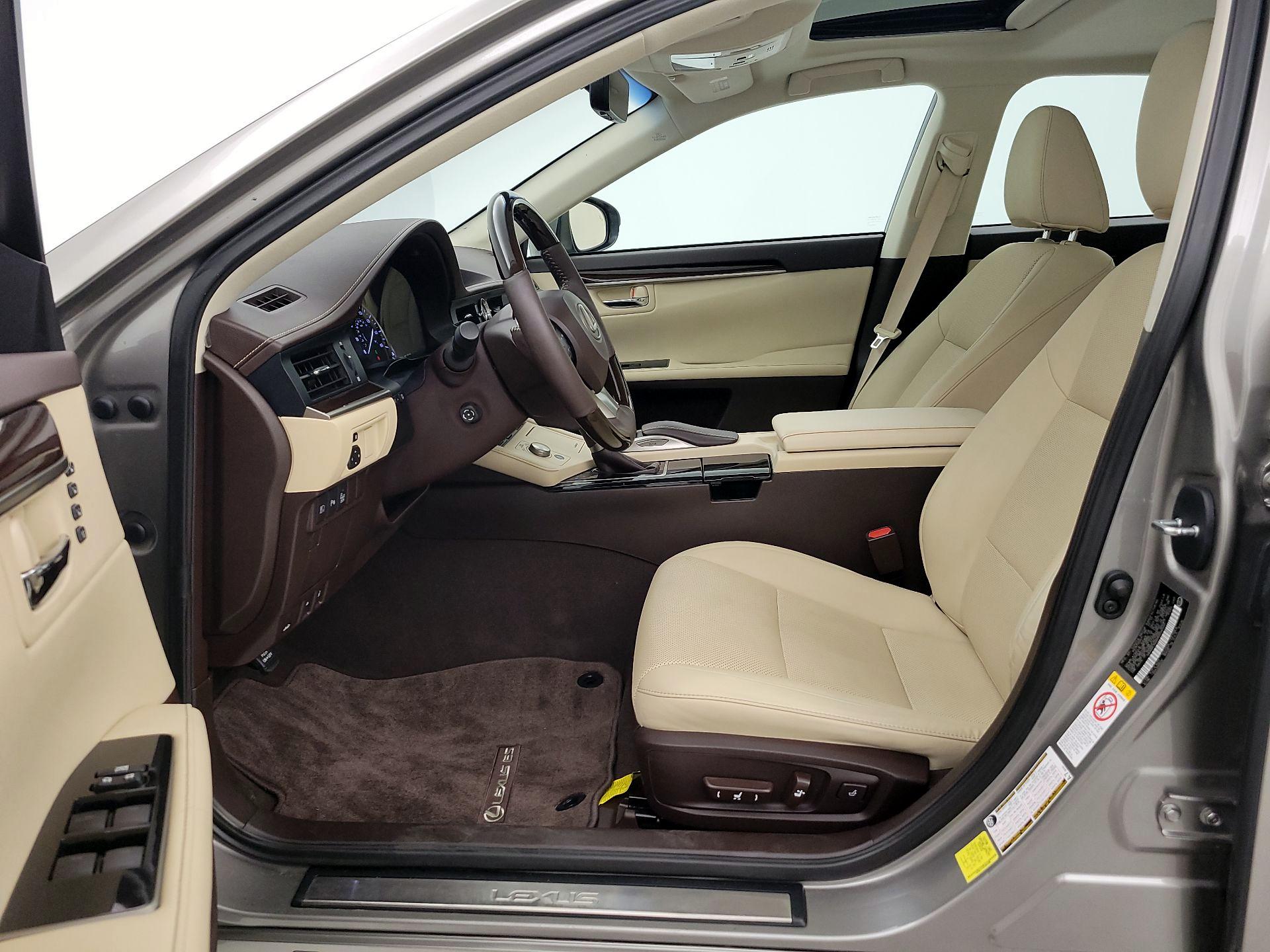 Thumbnail: 2017 Lexus ES - 11