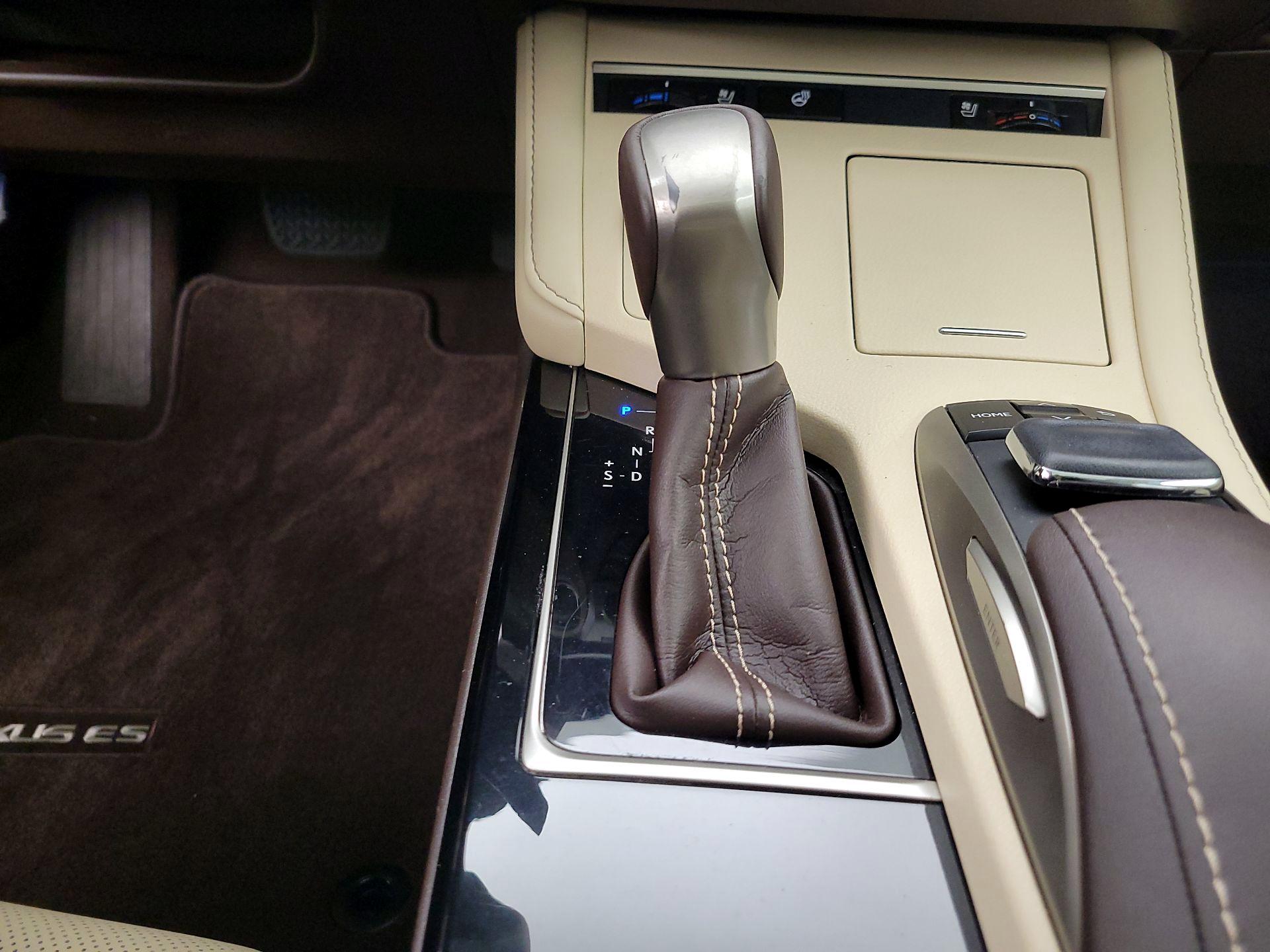 Thumbnail: 2017 Lexus ES - 18