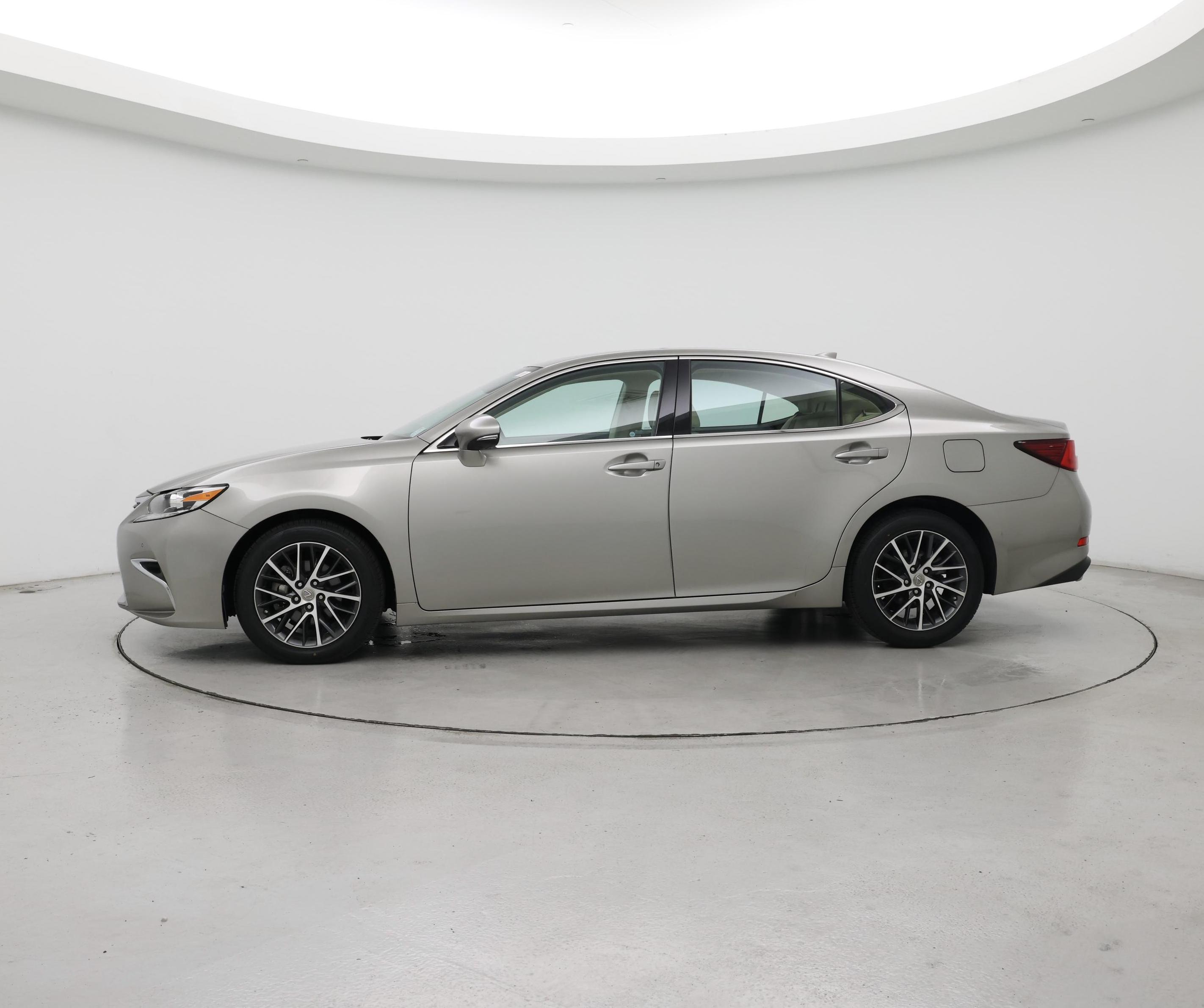 Thumbnail: 2017 Lexus ES - 3