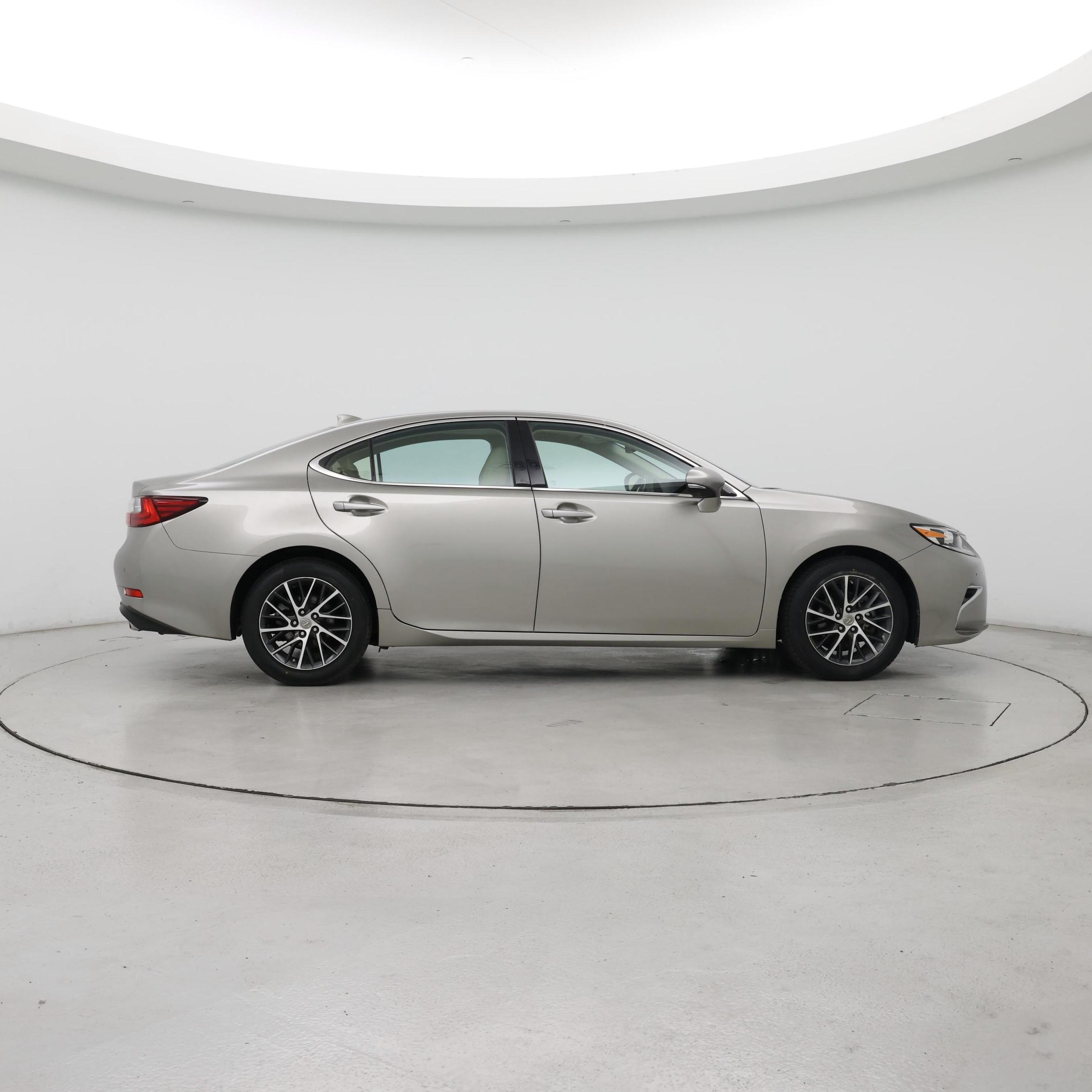 Thumbnail: 2017 Lexus ES - 7