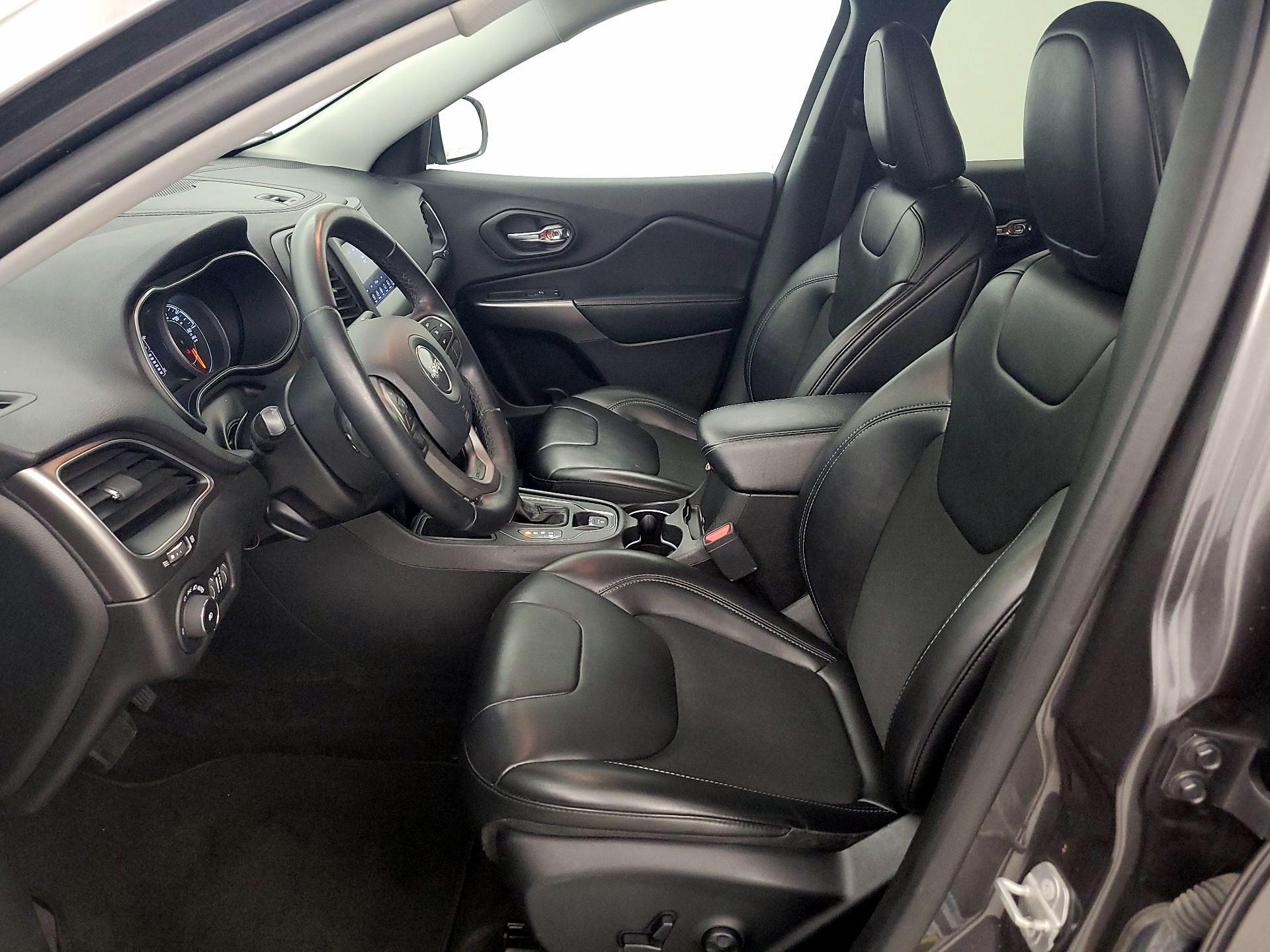 Thumbnail: 2019 Jeep Cherokee - 11