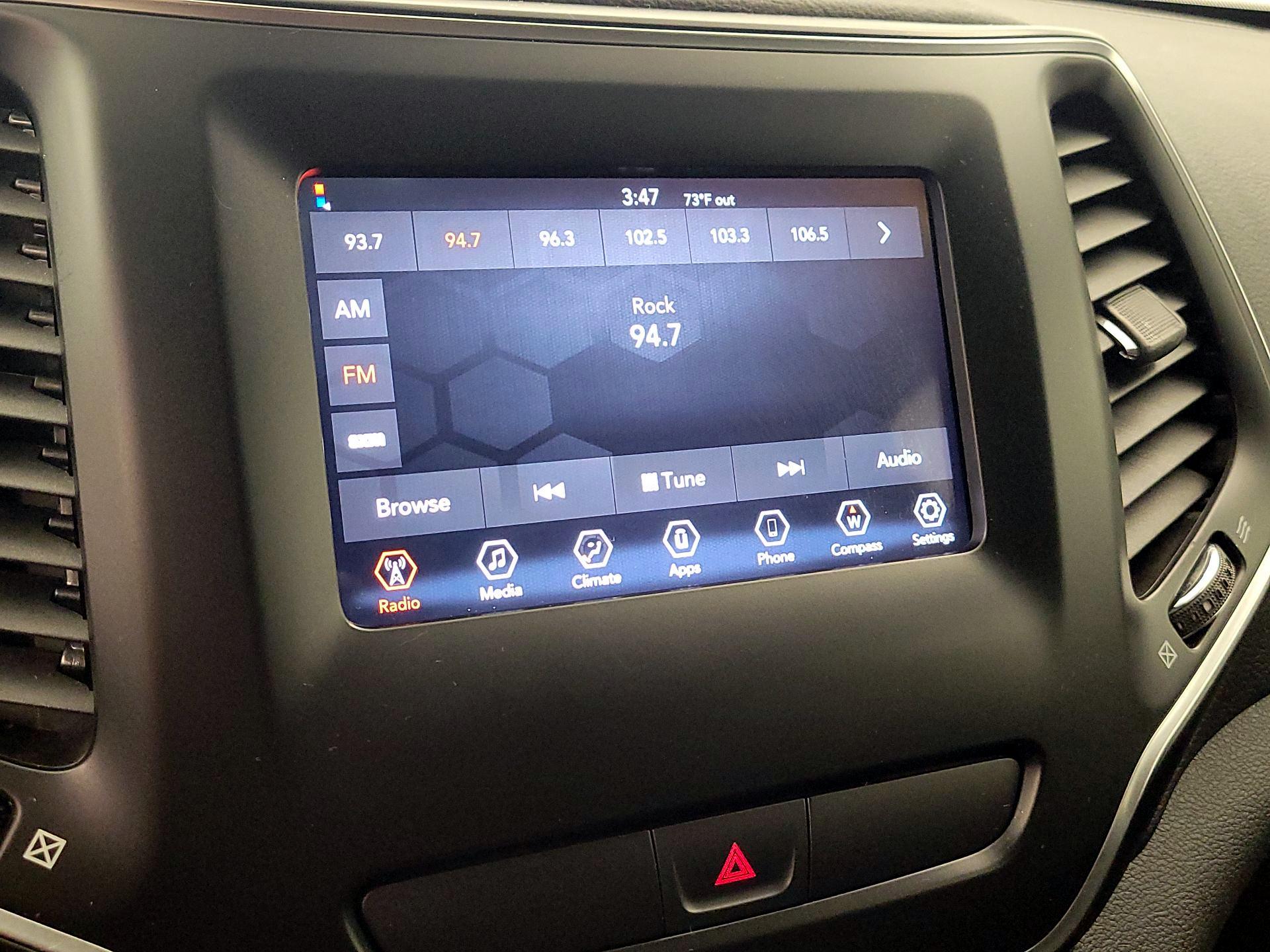 Thumbnail: 2019 Jeep Cherokee - 15