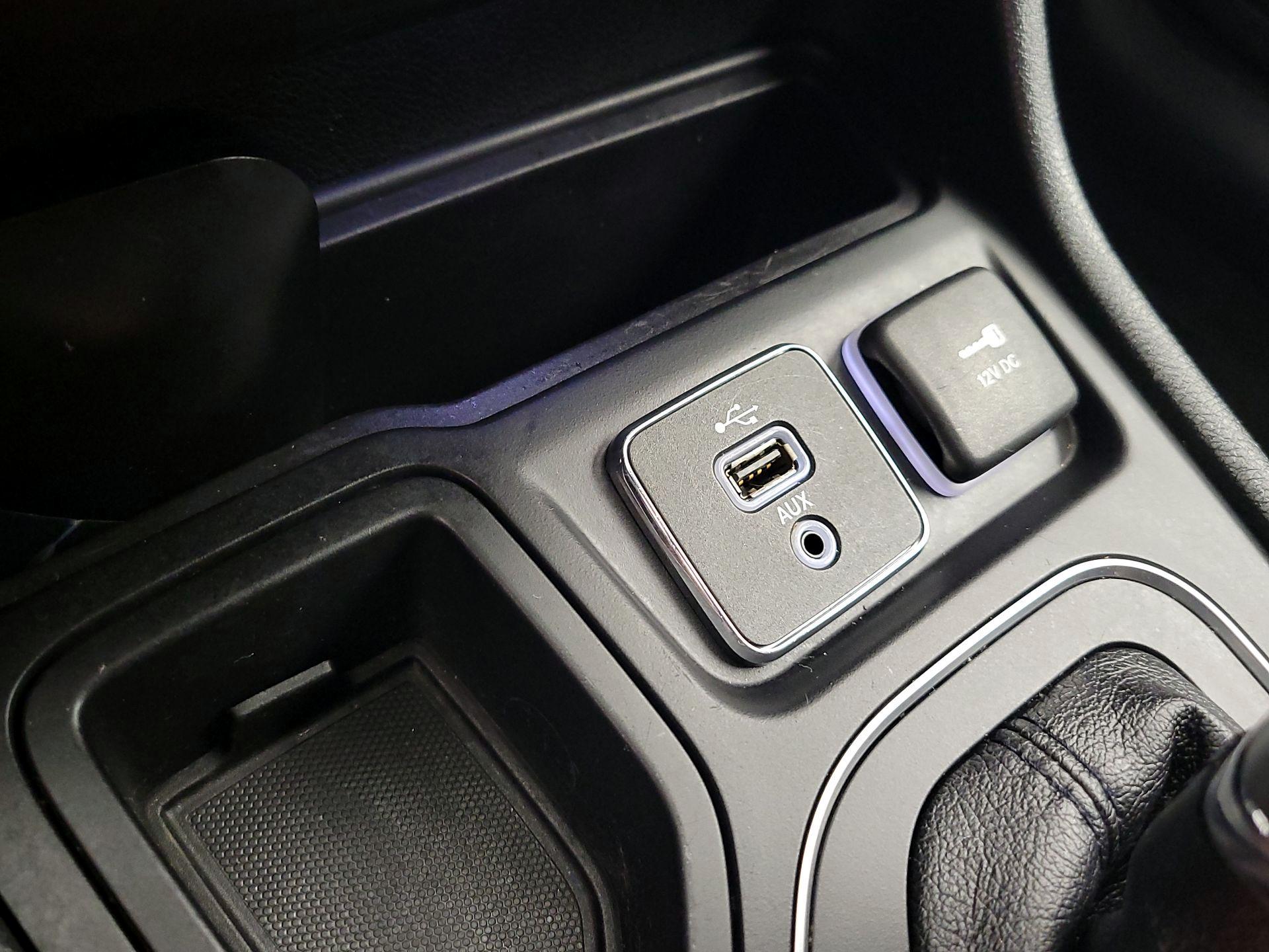 Thumbnail: 2019 Jeep Cherokee - 18