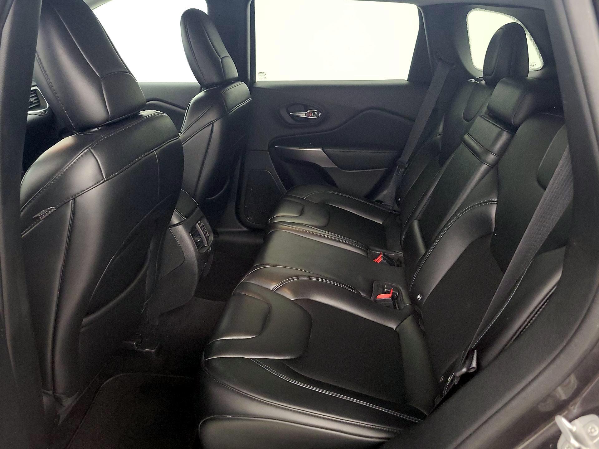 Thumbnail: 2019 Jeep Cherokee - 19
