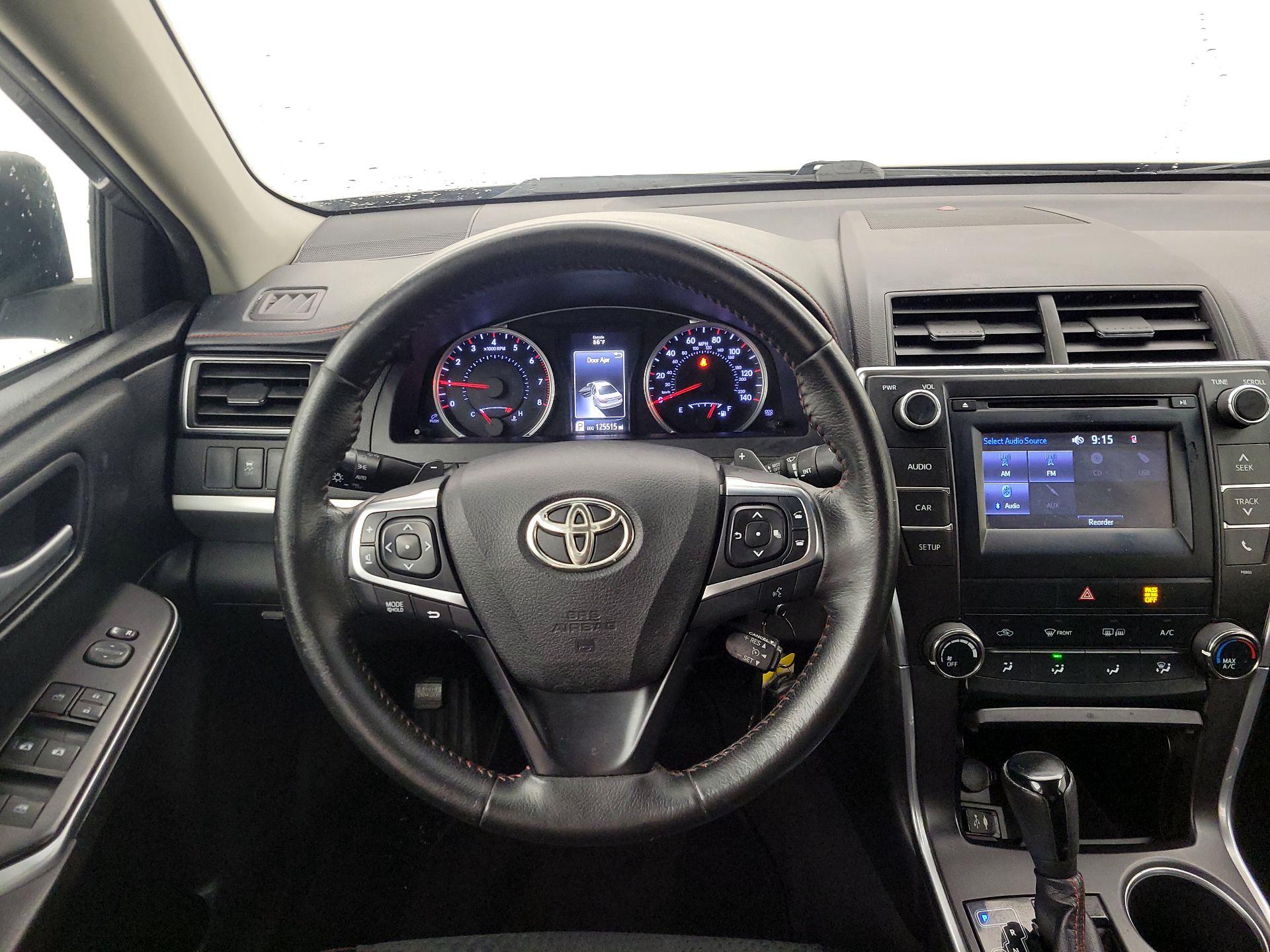 Thumbnail: 2015 Toyota Camry - 10