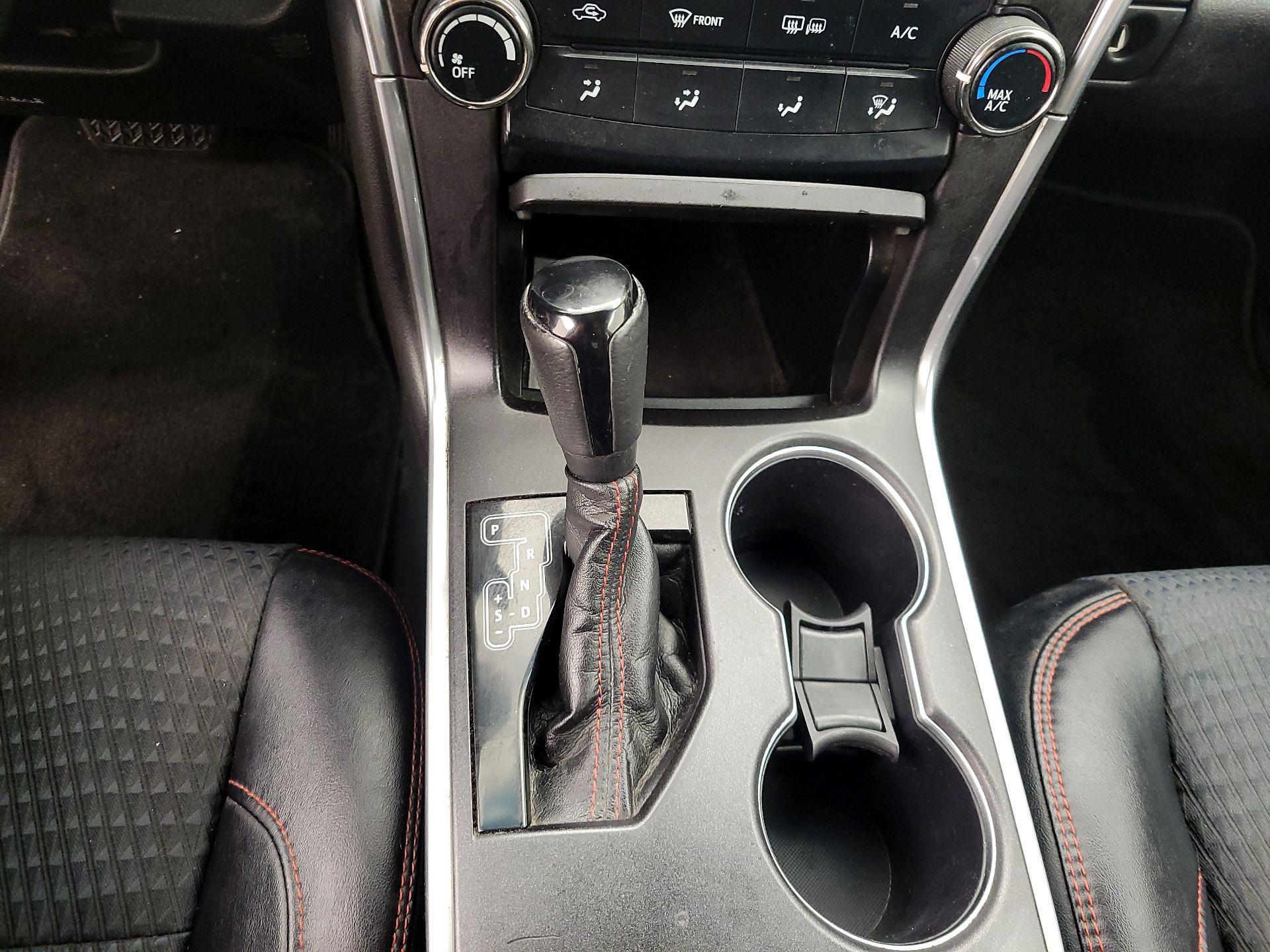 Thumbnail: 2015 Toyota Camry - 17