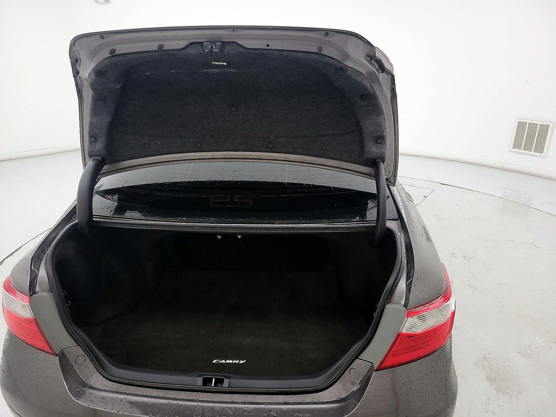 Thumbnail: 2015 Toyota Camry - 20