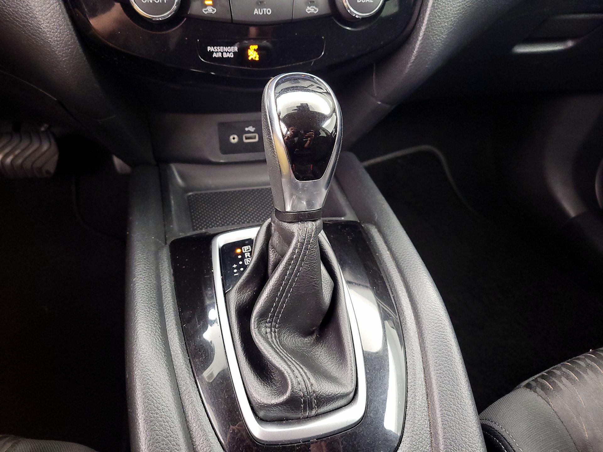 Thumbnail: 2019 Nissan Rogue - 17