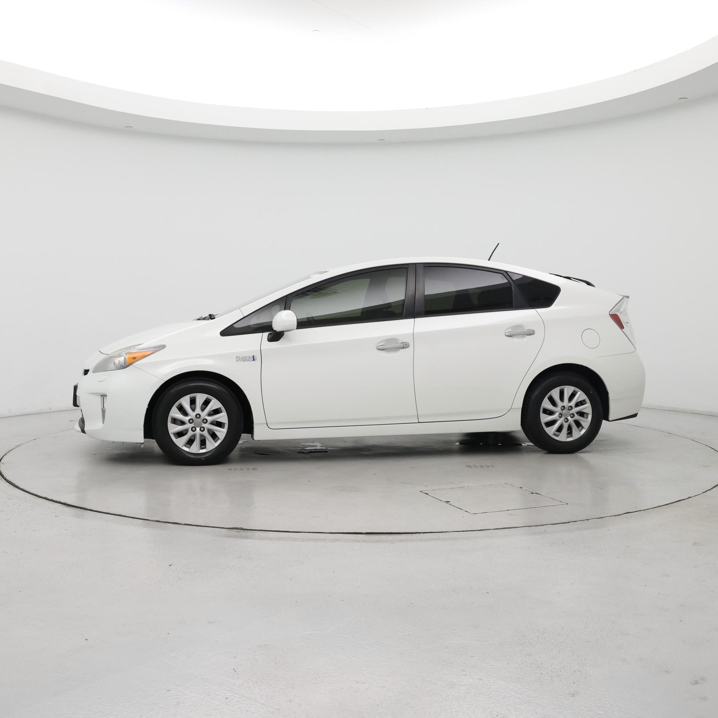 Thumbnail: 2013 Toyota Prius - 3