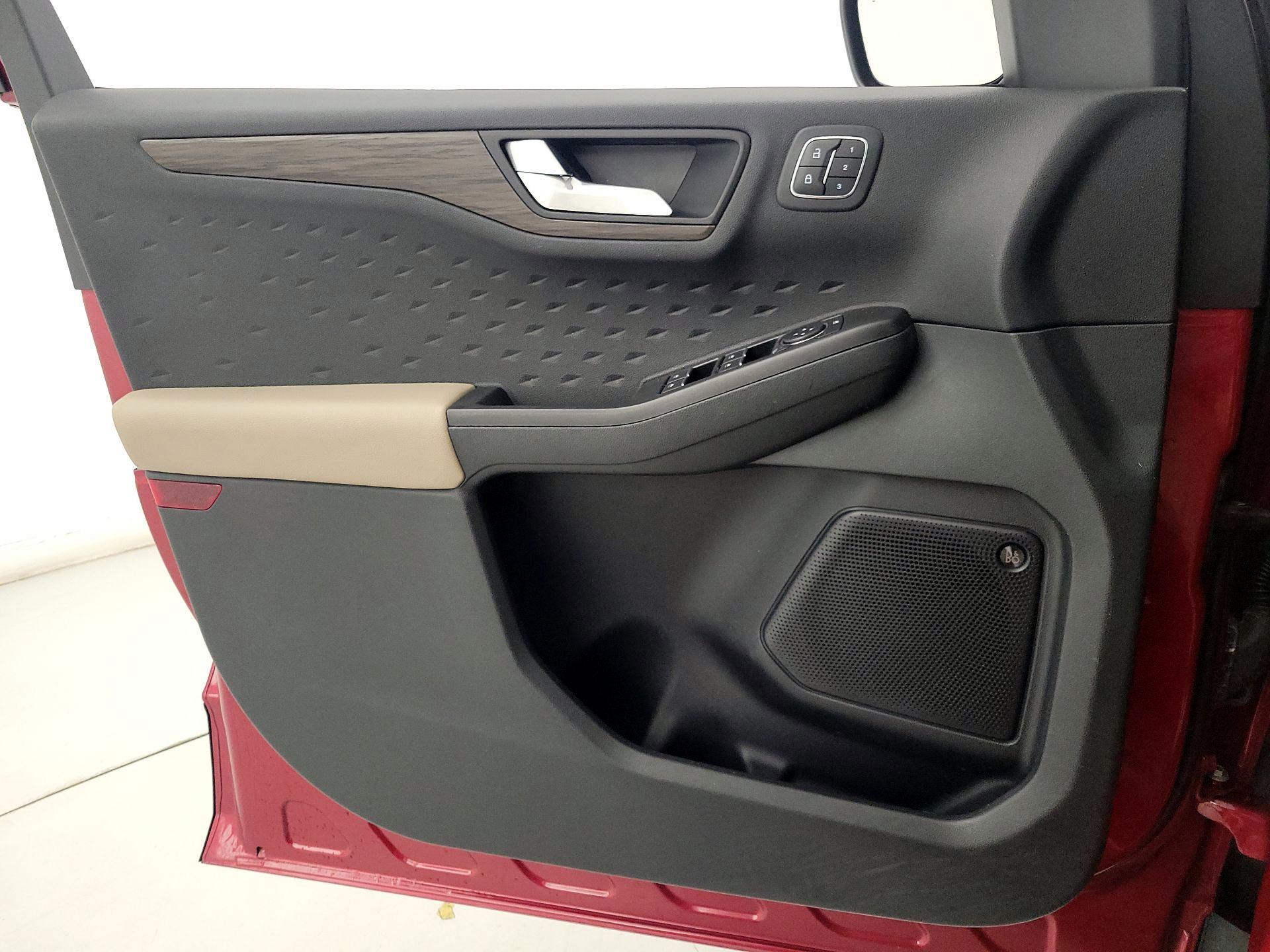 Thumbnail: 2020 Ford Escape - 12