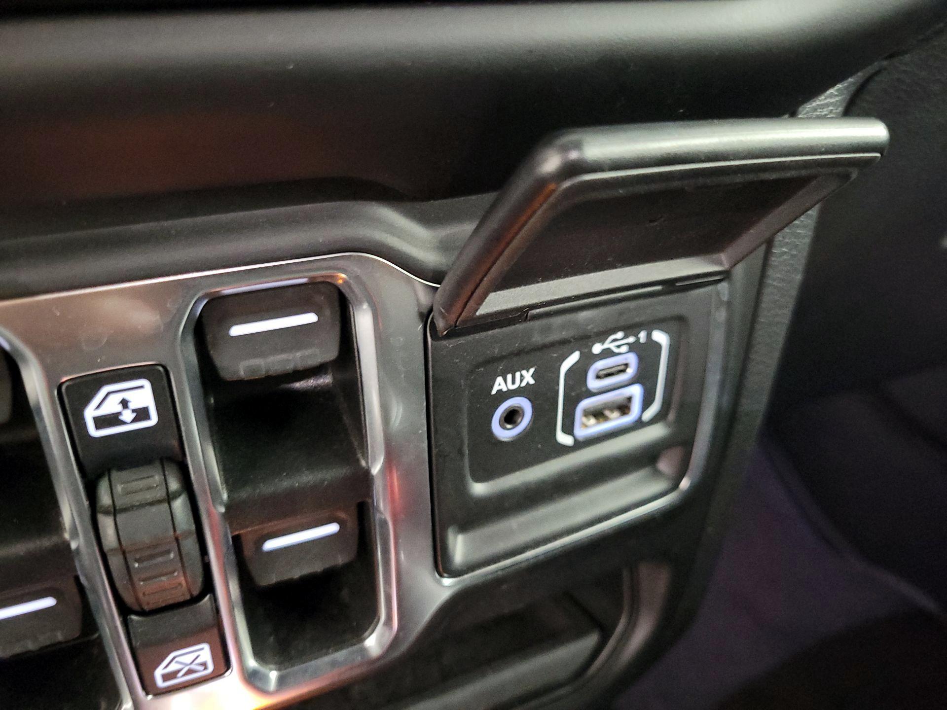 Thumbnail: 2021 Jeep Wrangler - 18