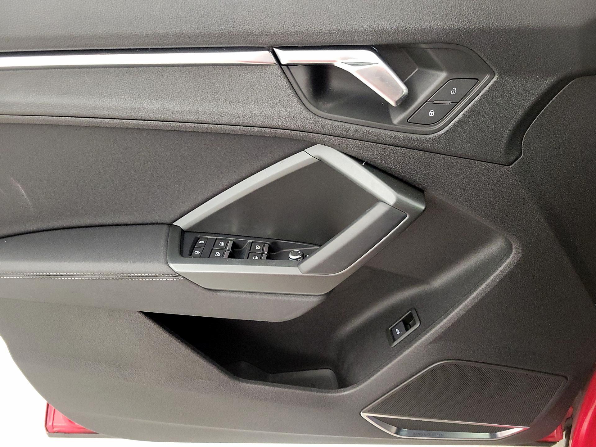 Thumbnail: 2020 Audi Q3 - 12
