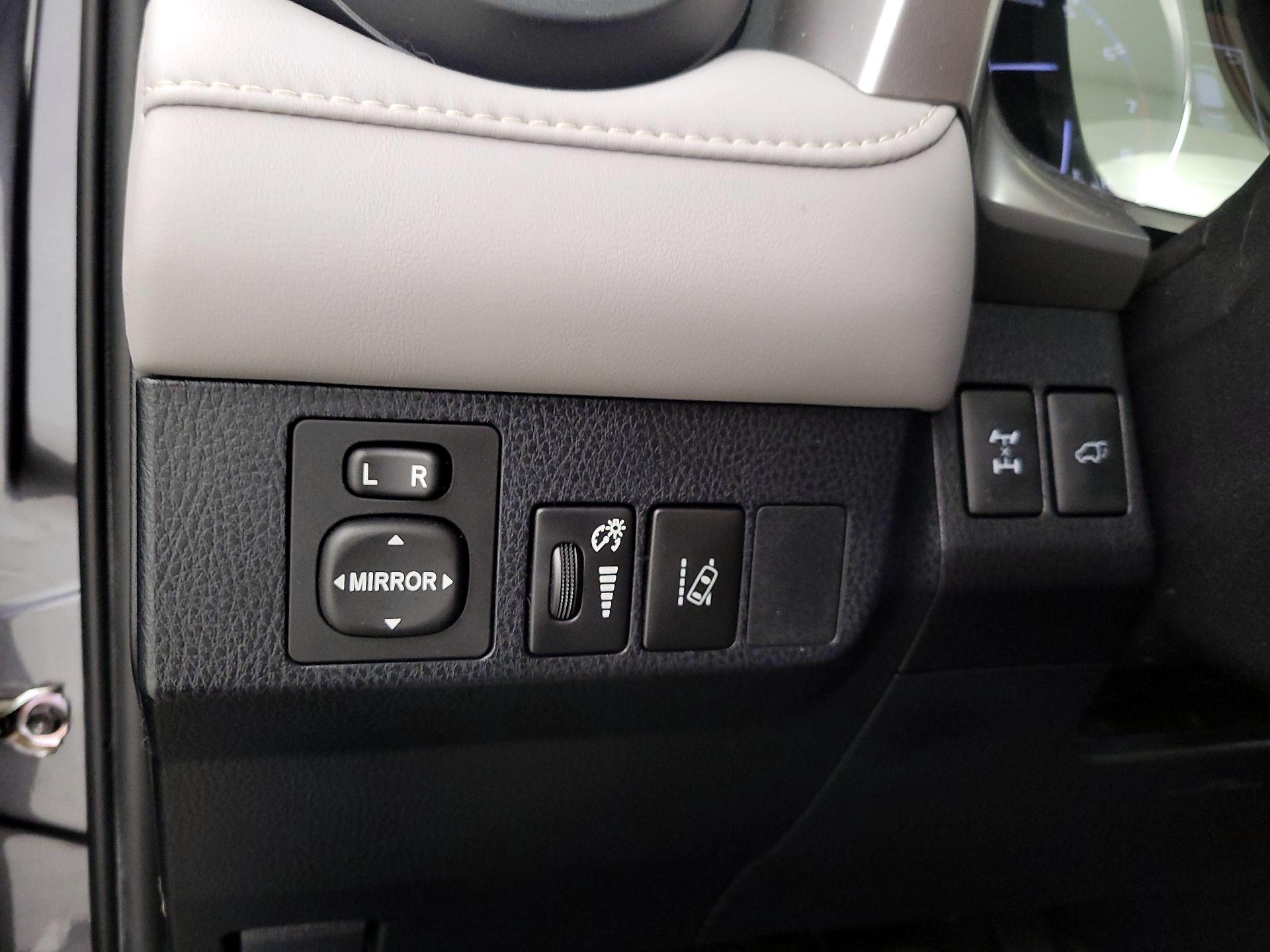 Thumbnail: 2017 Toyota RAV4 - 13