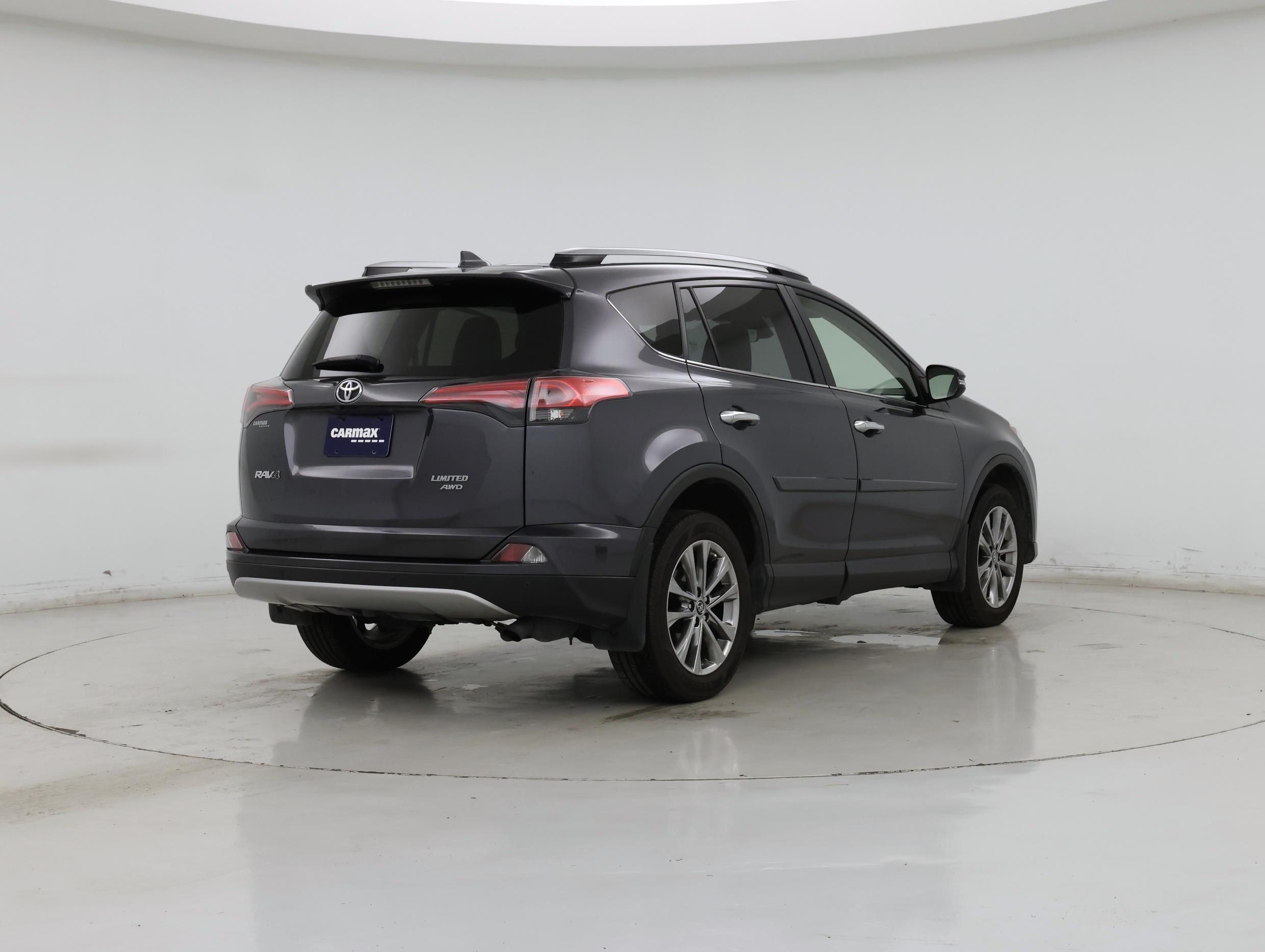 Thumbnail: 2017 Toyota RAV4 - 8