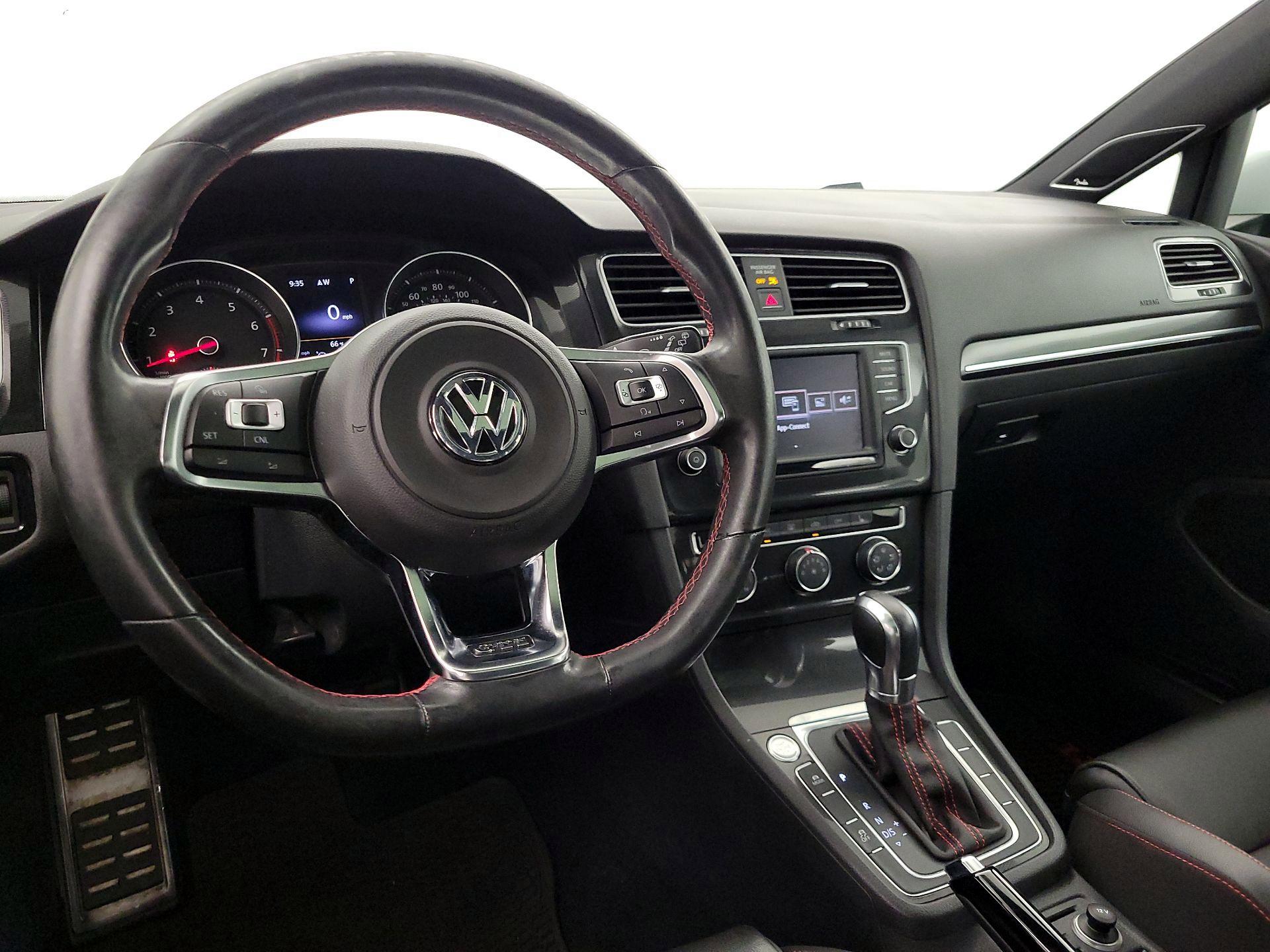 Thumbnail: 2016 Volkswagen Golf - 9