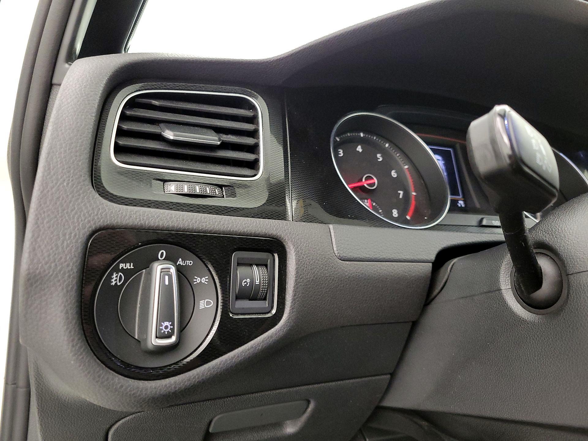 Thumbnail: 2016 Volkswagen Golf - 13