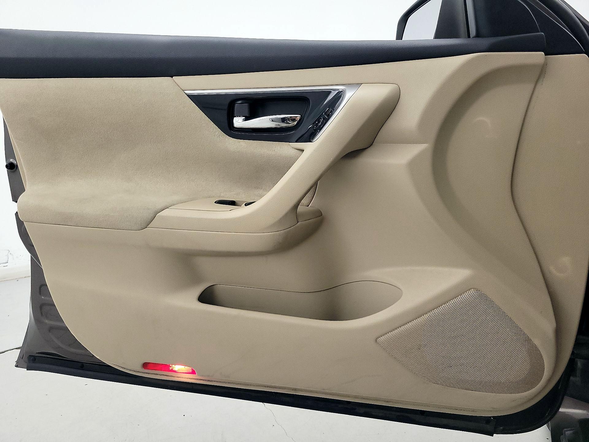 Thumbnail: 2013 Nissan Altima - 12