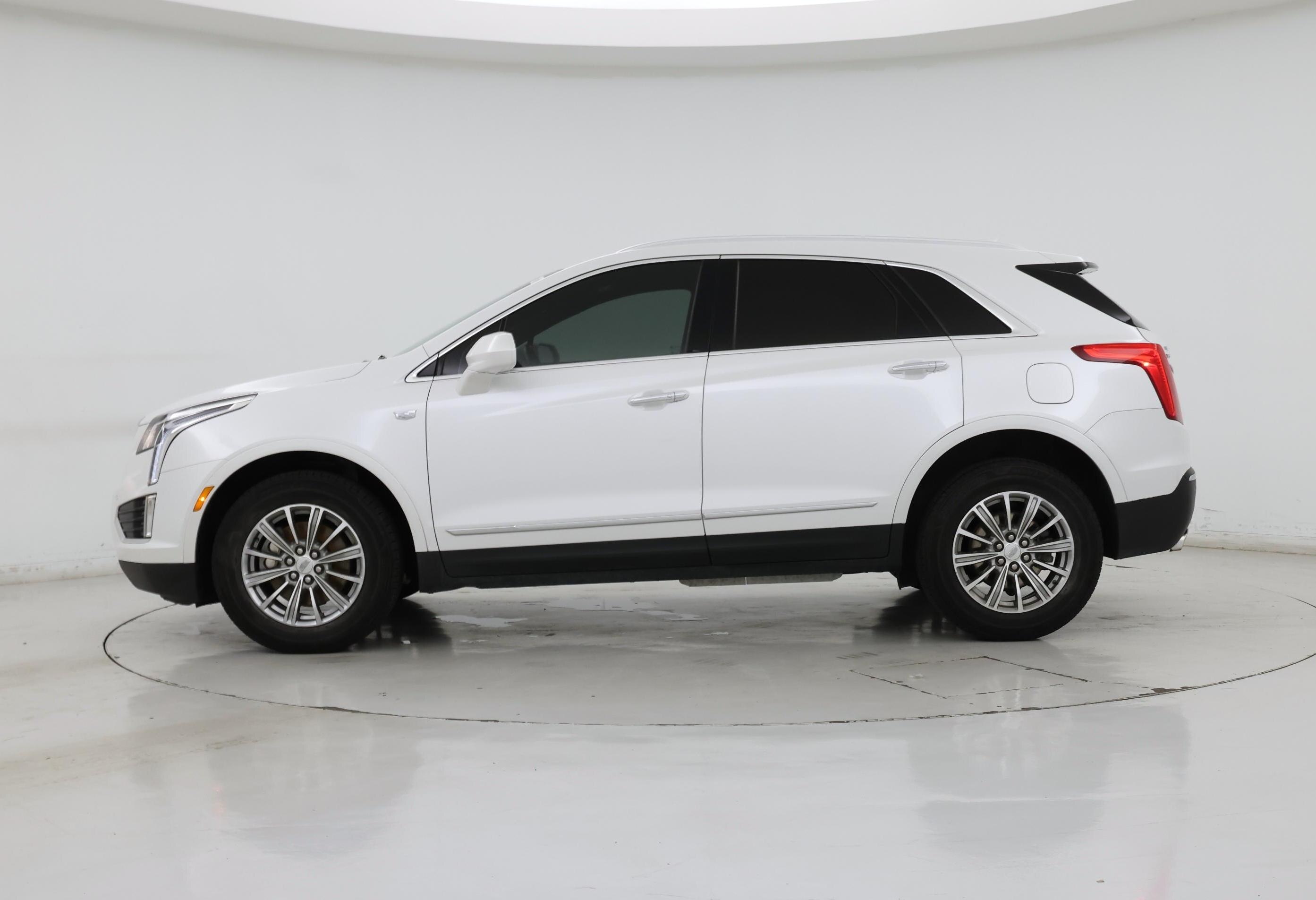 Thumbnail: 2017 Cadillac XT5 - 3