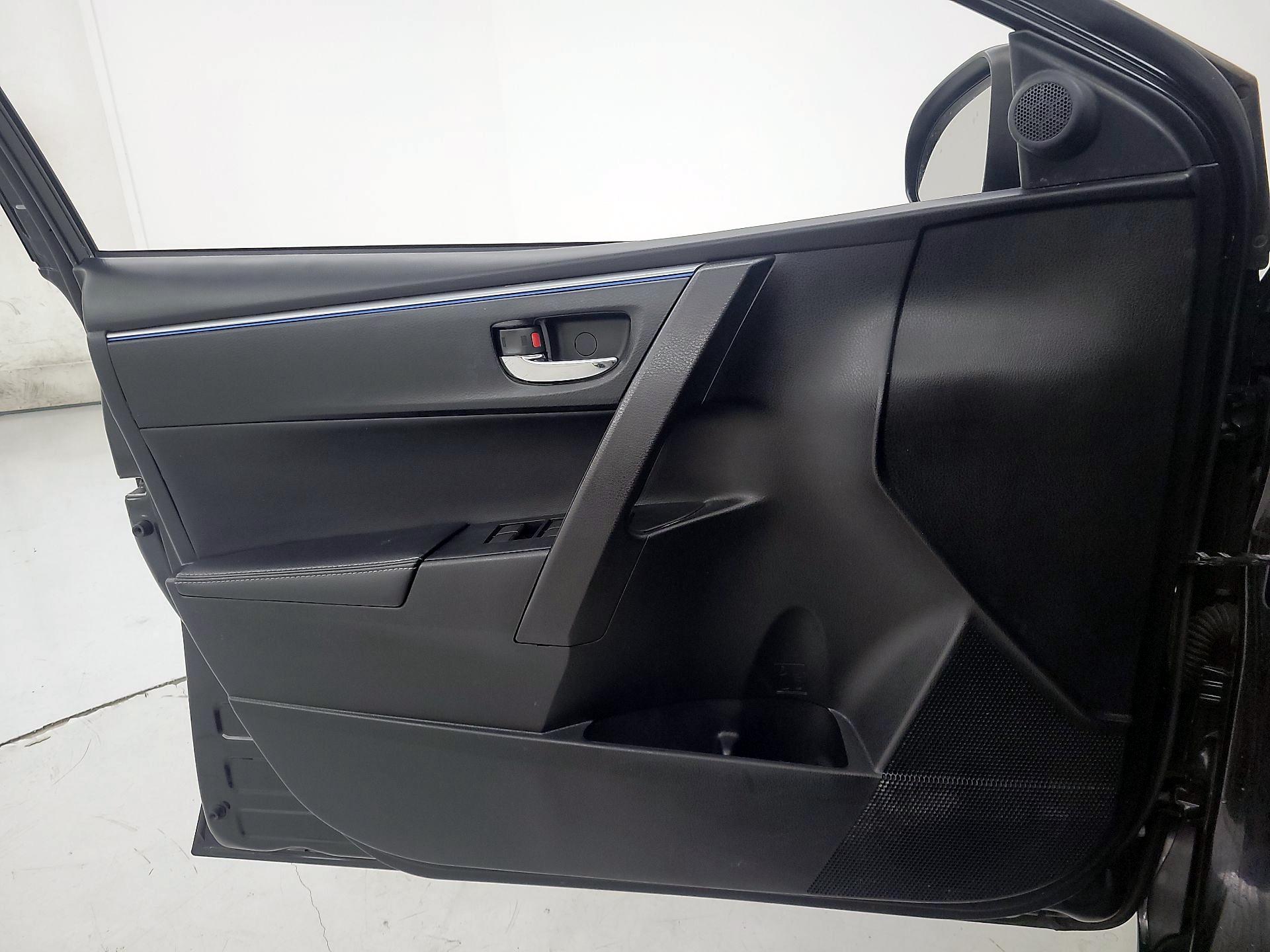 Thumbnail: 2015 Toyota Corolla - 12