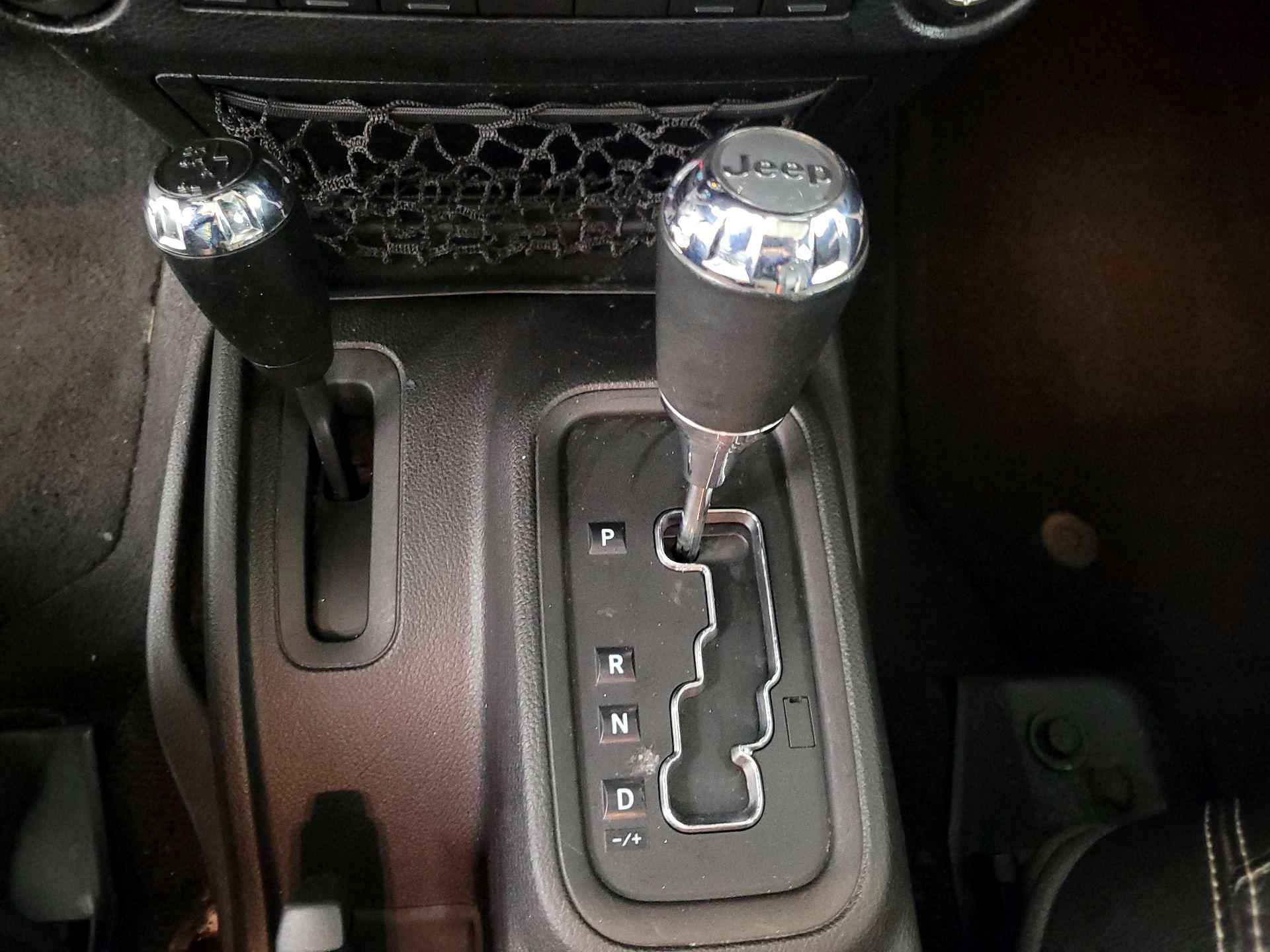 Thumbnail: 2015 Jeep Wrangler - 17