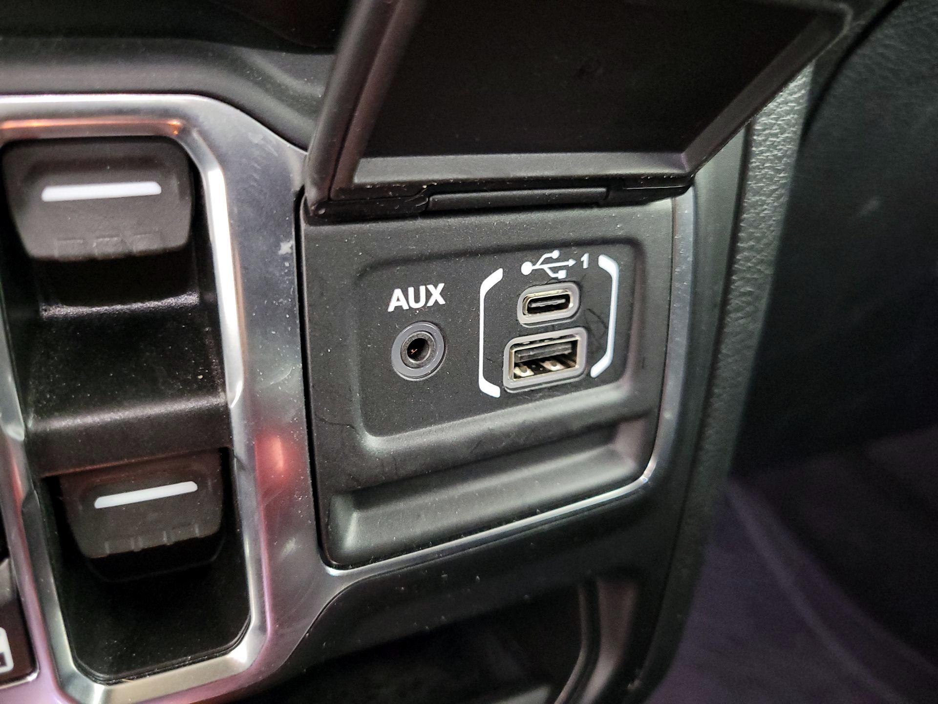 Thumbnail: 2021 Jeep Gladiator - 19
