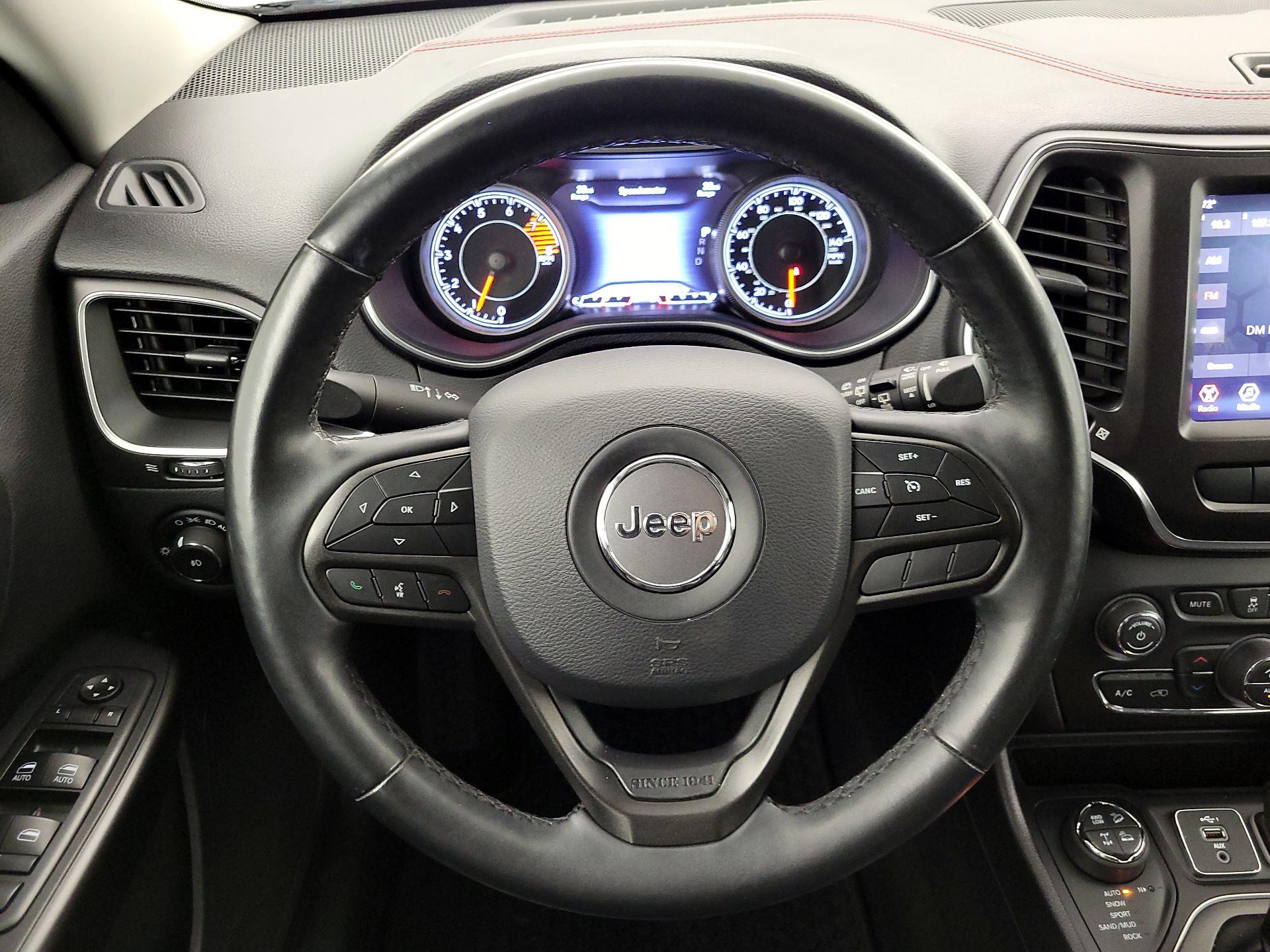 Thumbnail: 2019 Jeep Cherokee - 10