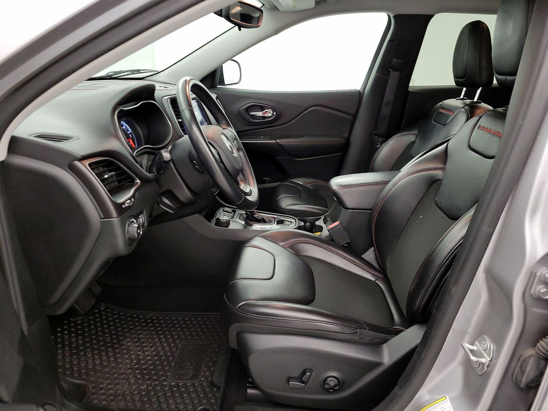 Thumbnail: 2019 Jeep Cherokee - 11