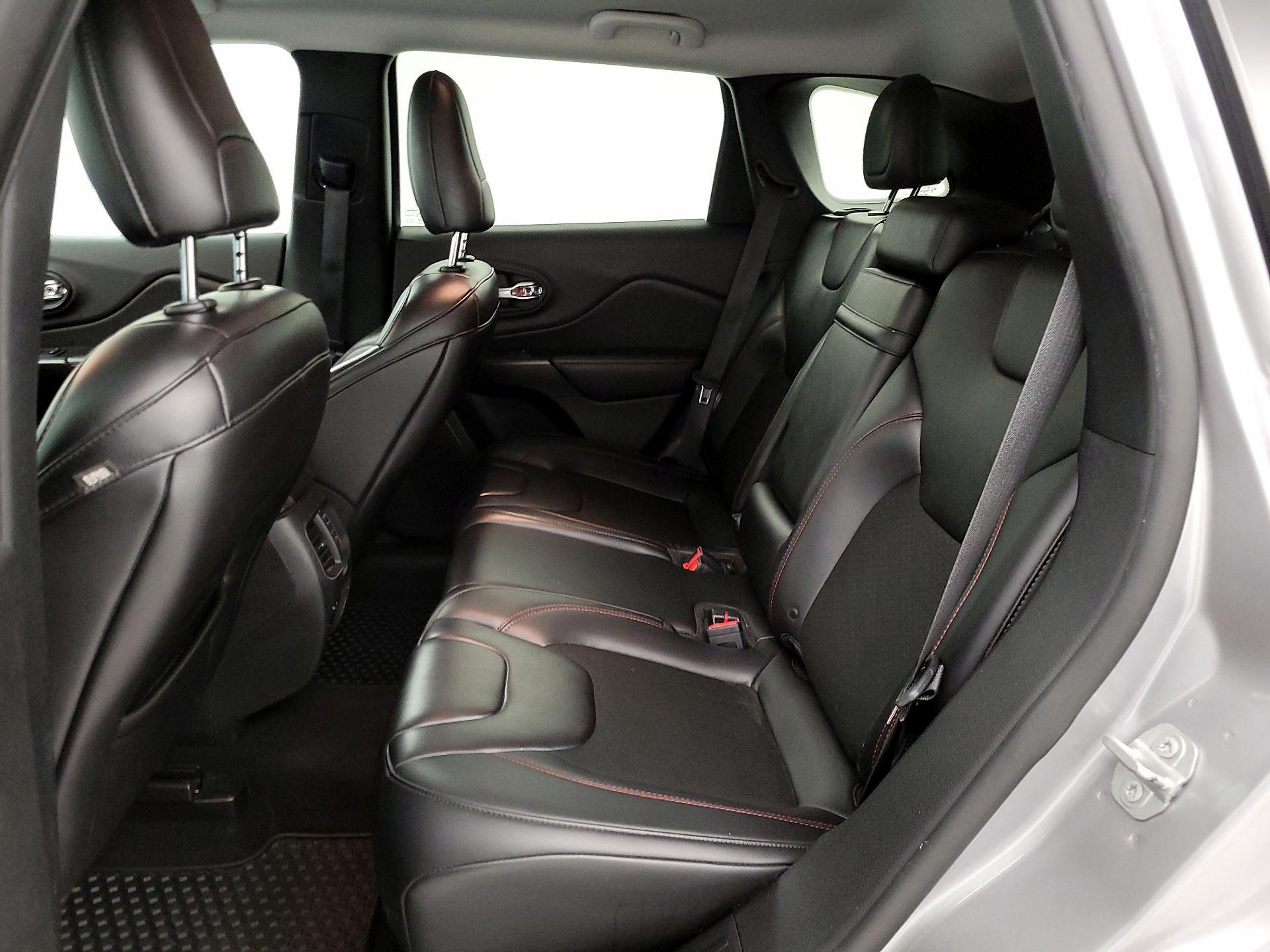 Thumbnail: 2019 Jeep Cherokee - 19