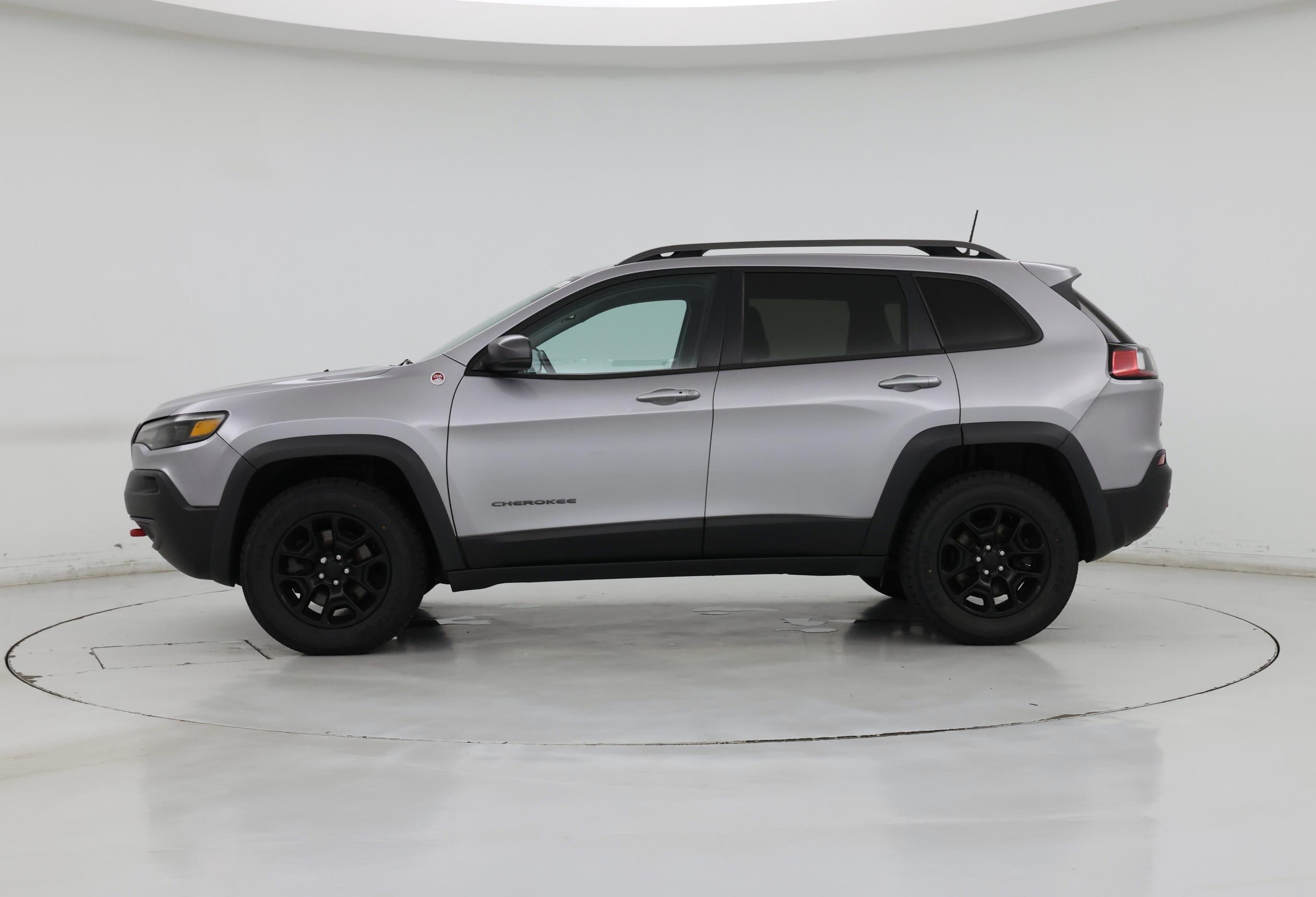 Thumbnail: 2019 Jeep Cherokee - 3