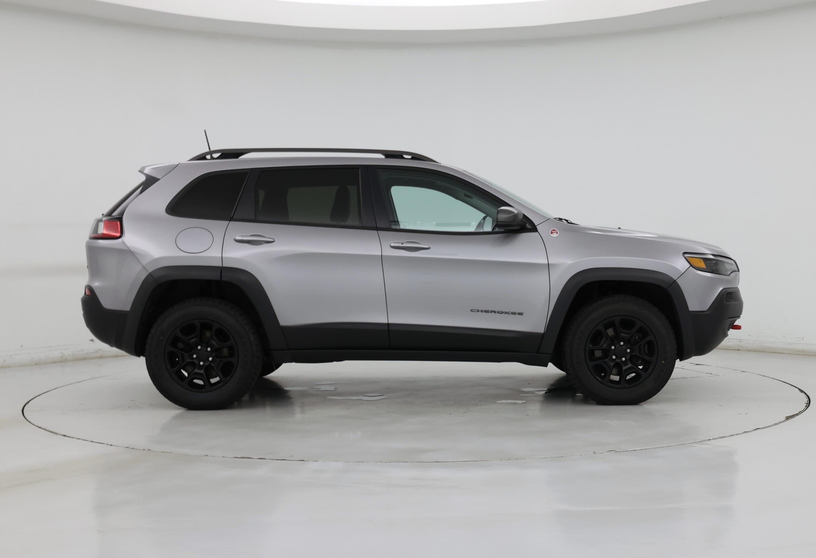 Thumbnail: 2019 Jeep Cherokee - 7