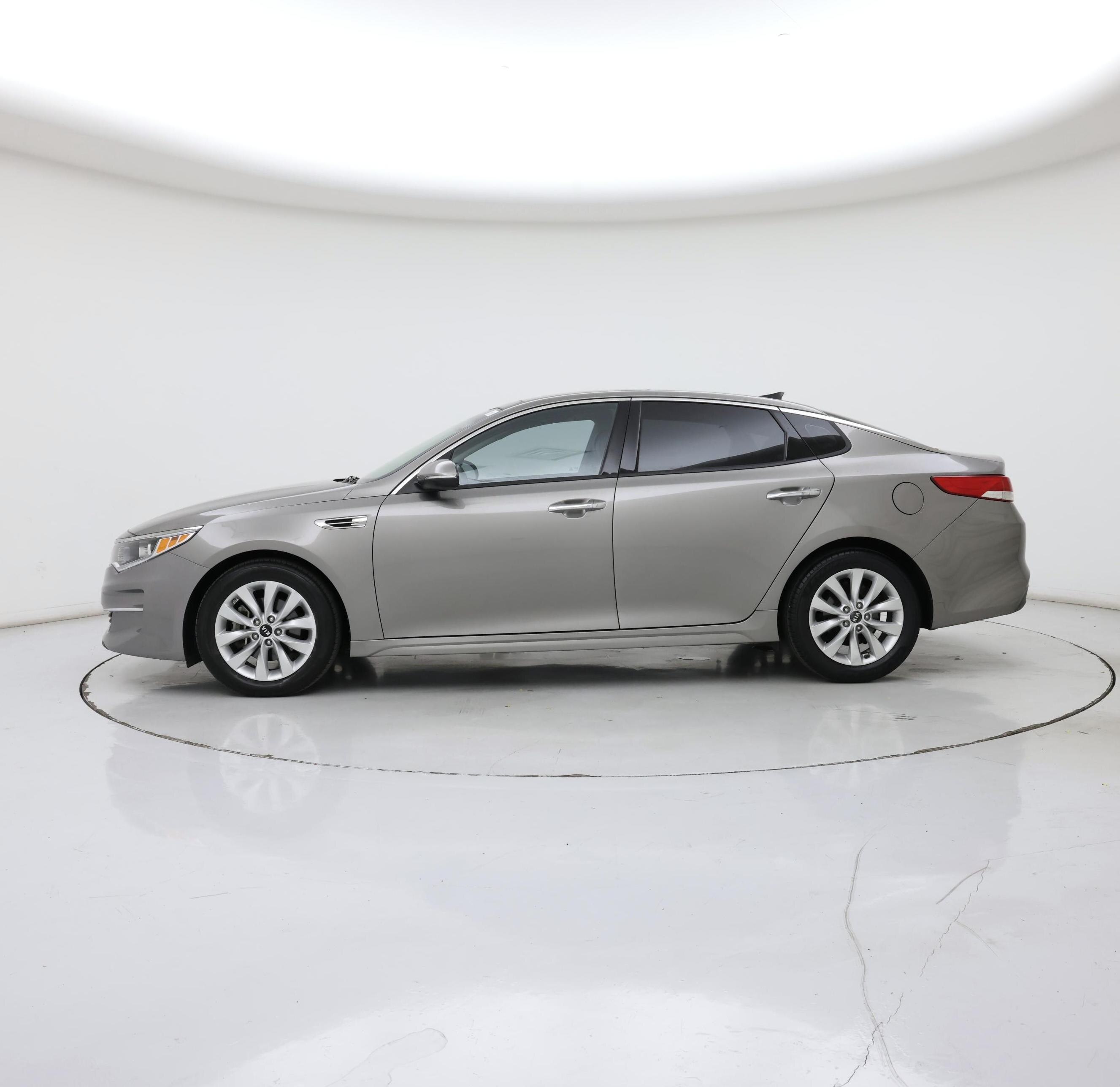 Thumbnail: 2018 Kia Optima - 3