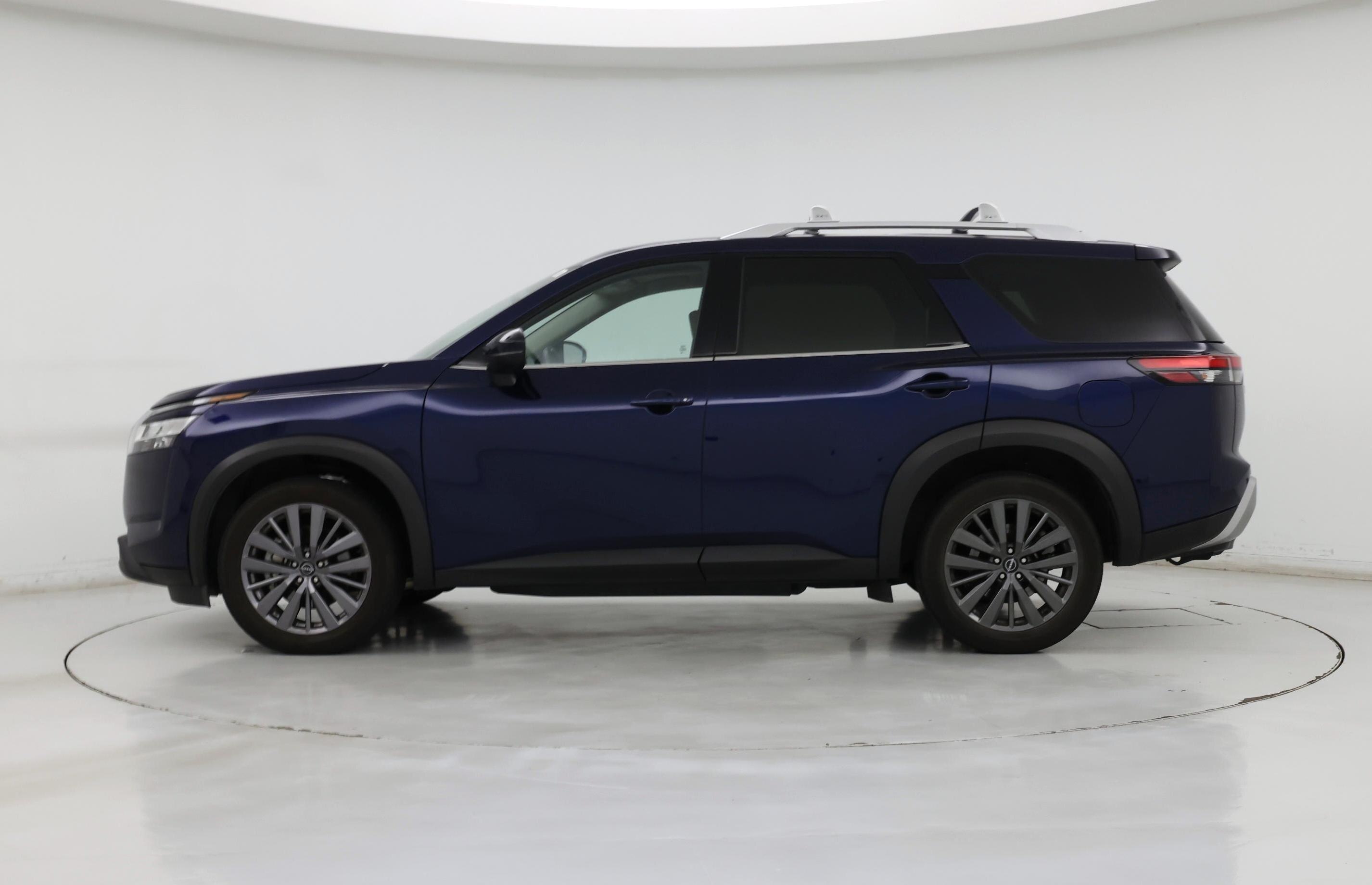 Thumbnail: 2023 Nissan Pathfinder - 3