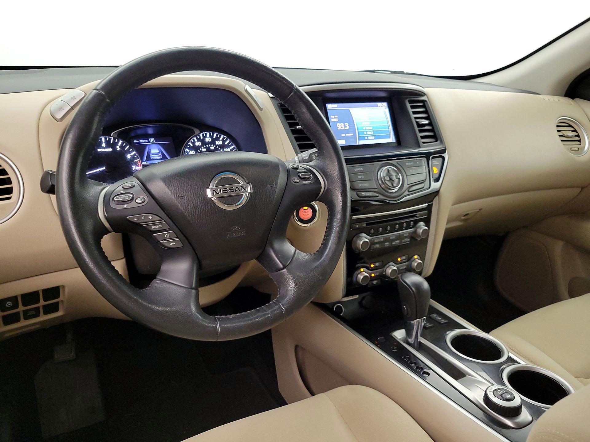 Thumbnail: 2016 Nissan Pathfinder - 9