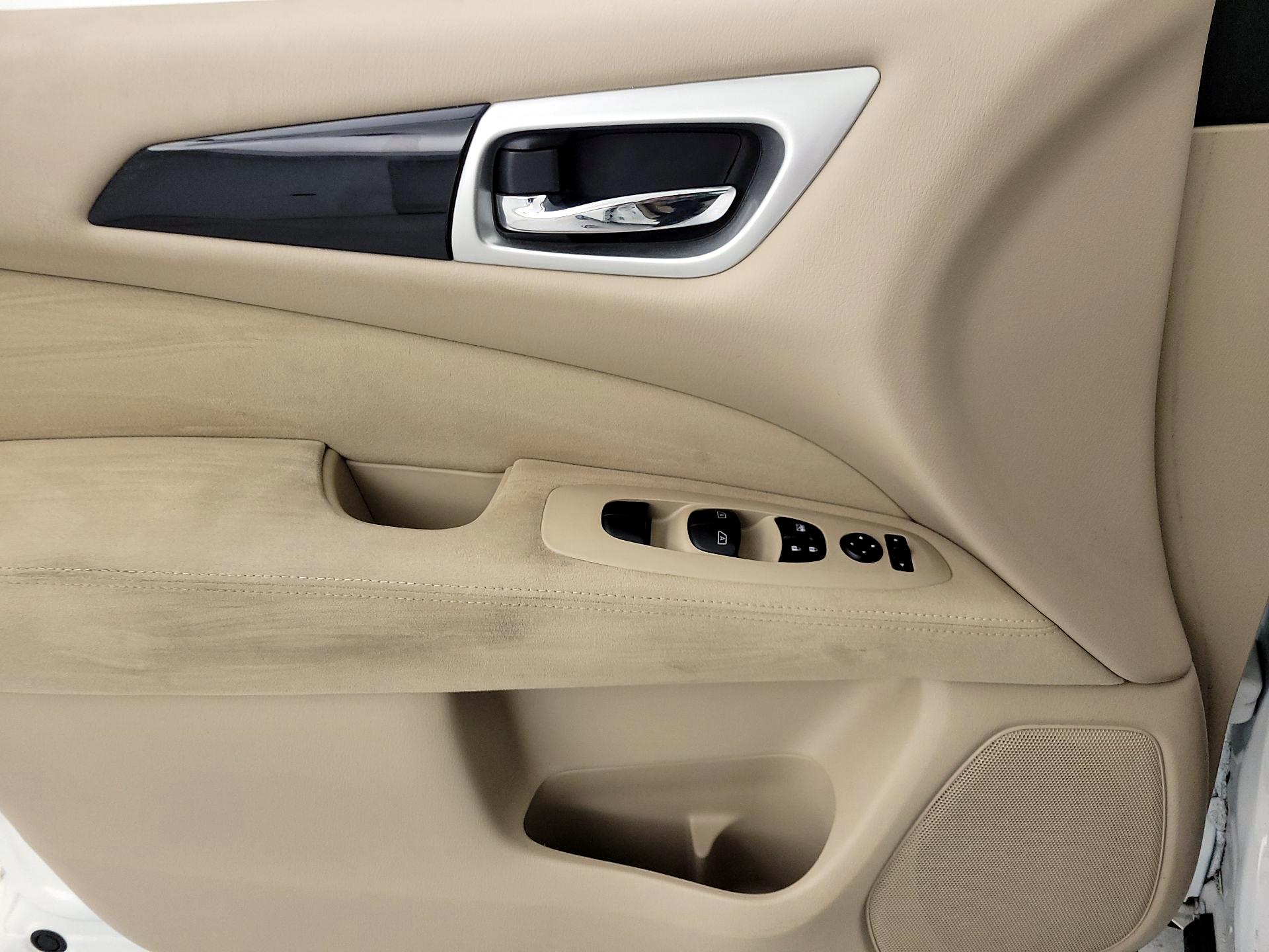 Thumbnail: 2016 Nissan Pathfinder - 12