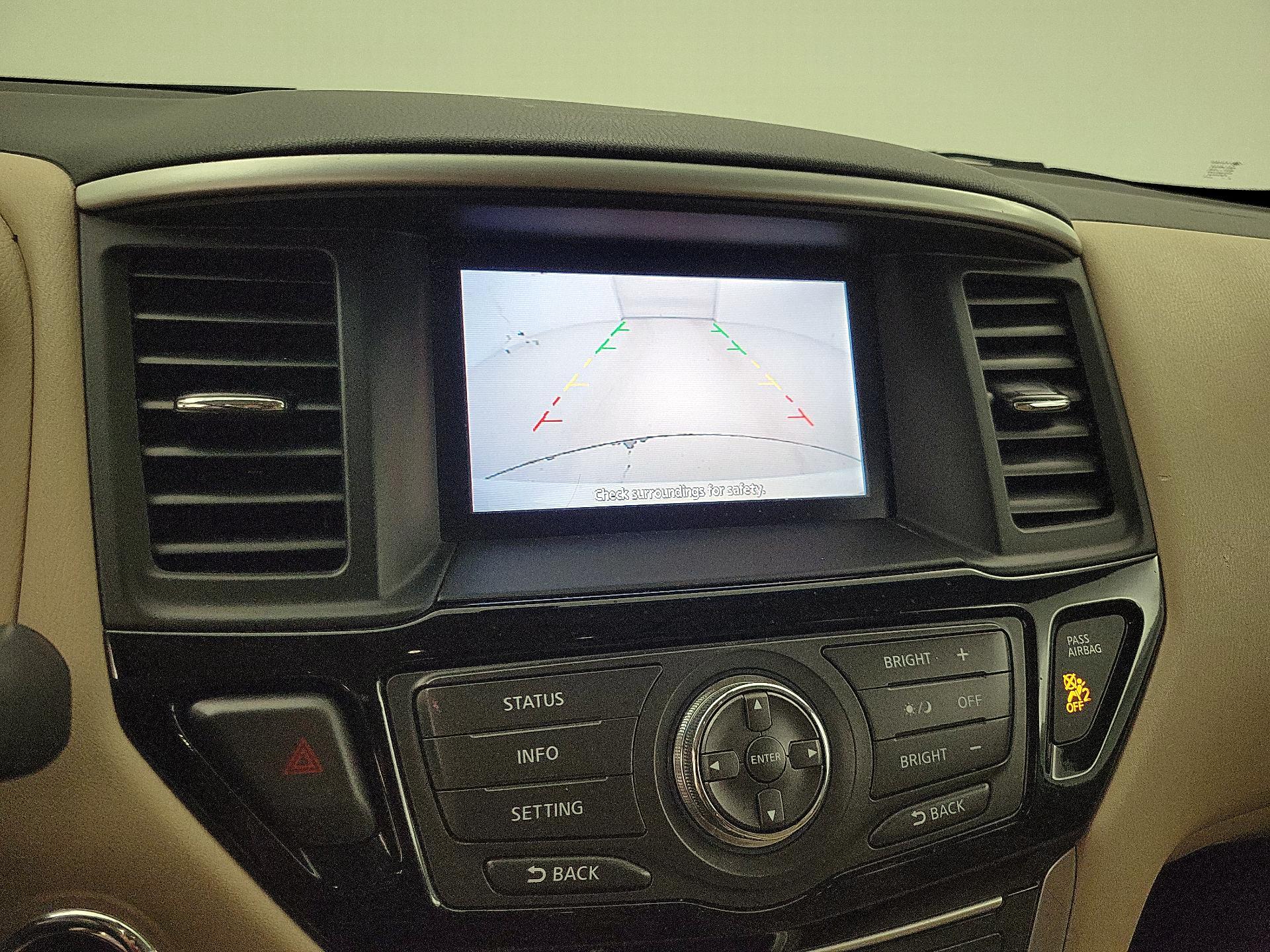 Thumbnail: 2016 Nissan Pathfinder - 14