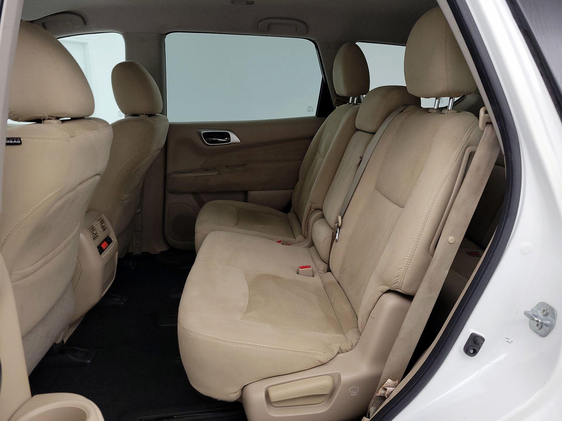 Thumbnail: 2016 Nissan Pathfinder - 19
