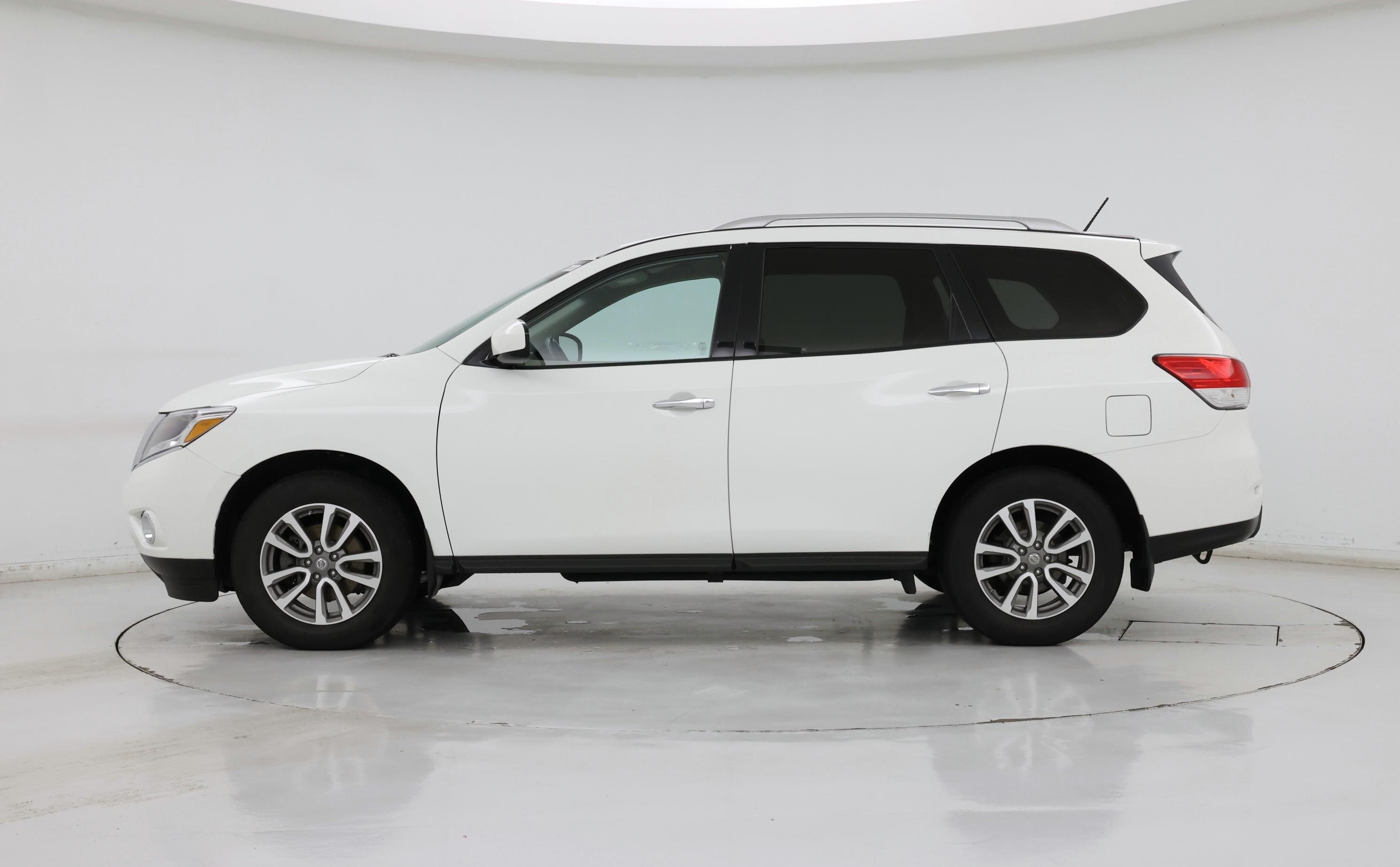 Thumbnail: 2016 Nissan Pathfinder - 3