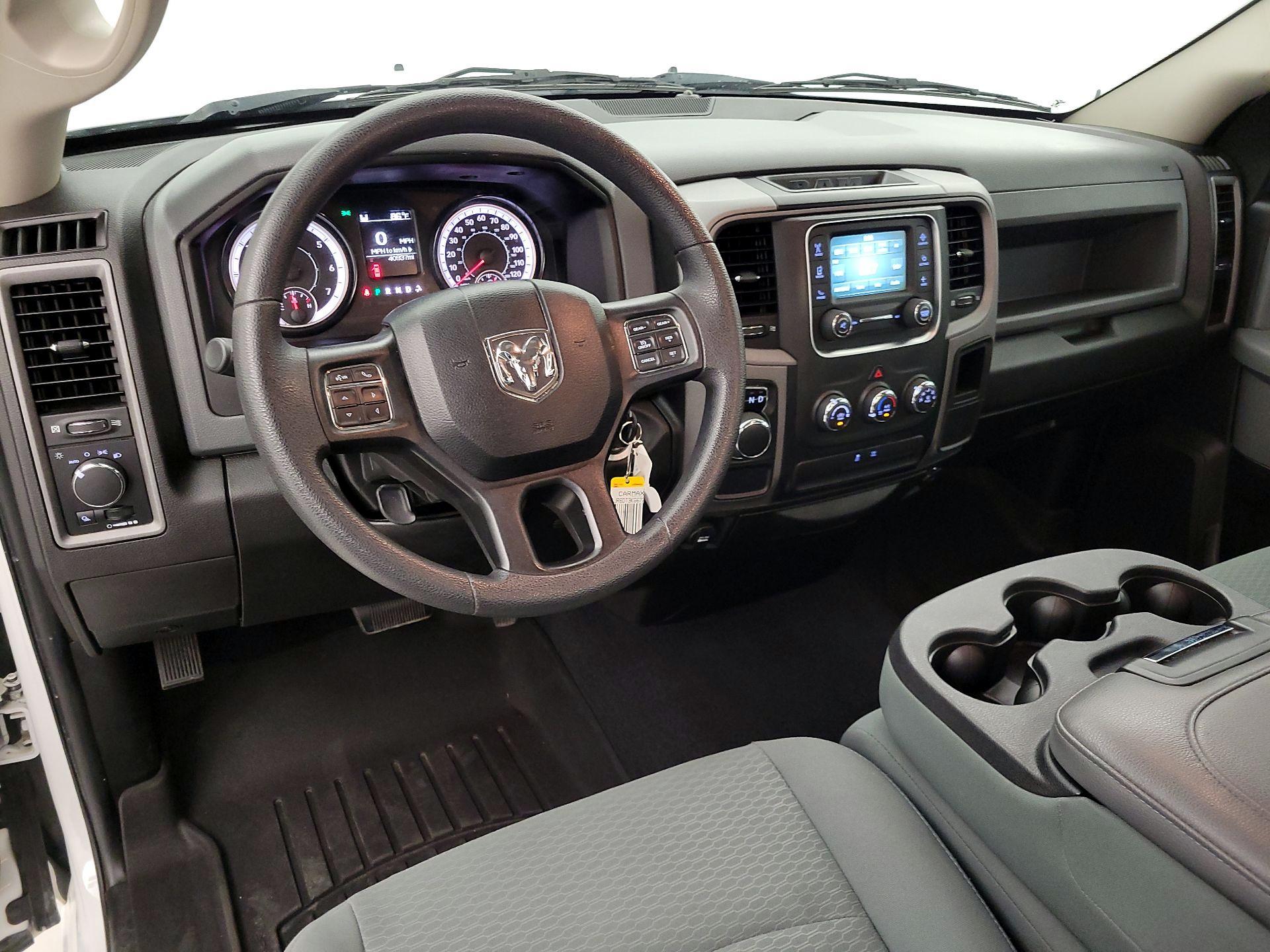 Thumbnail: 2019 RAM 1500 Classic - 9