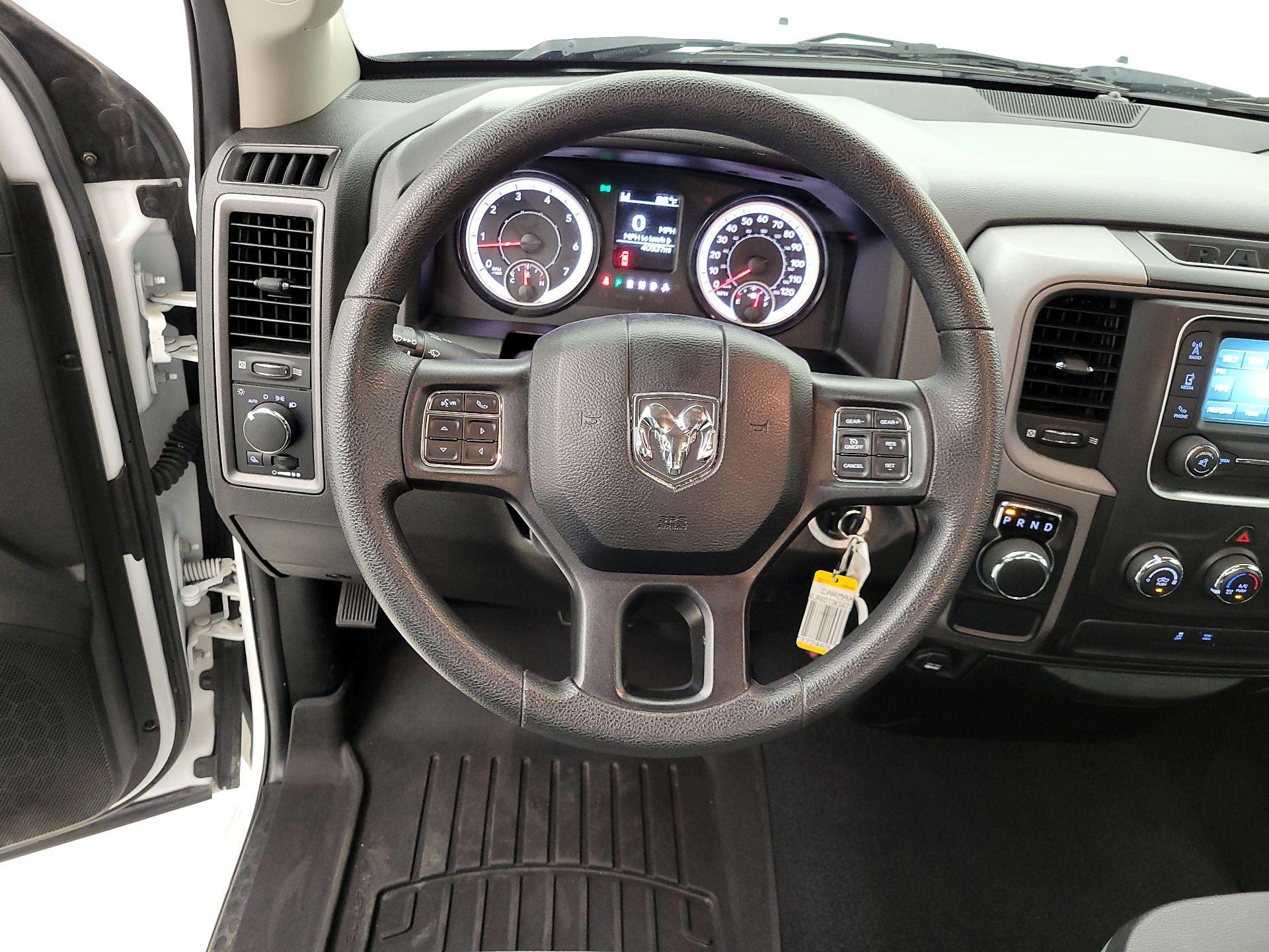 Thumbnail: 2019 RAM 1500 Classic - 10