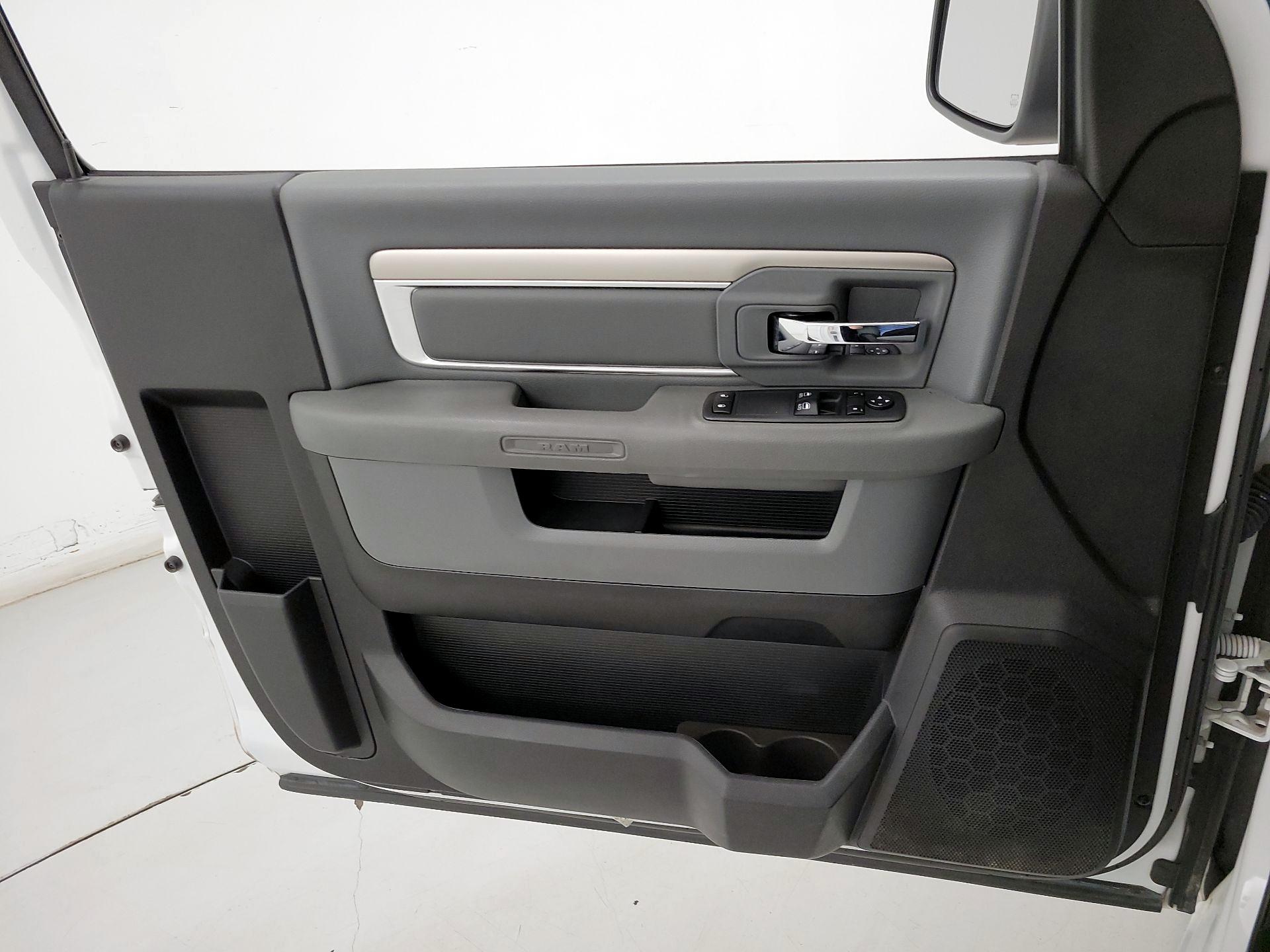 Thumbnail: 2019 RAM 1500 Classic - 12